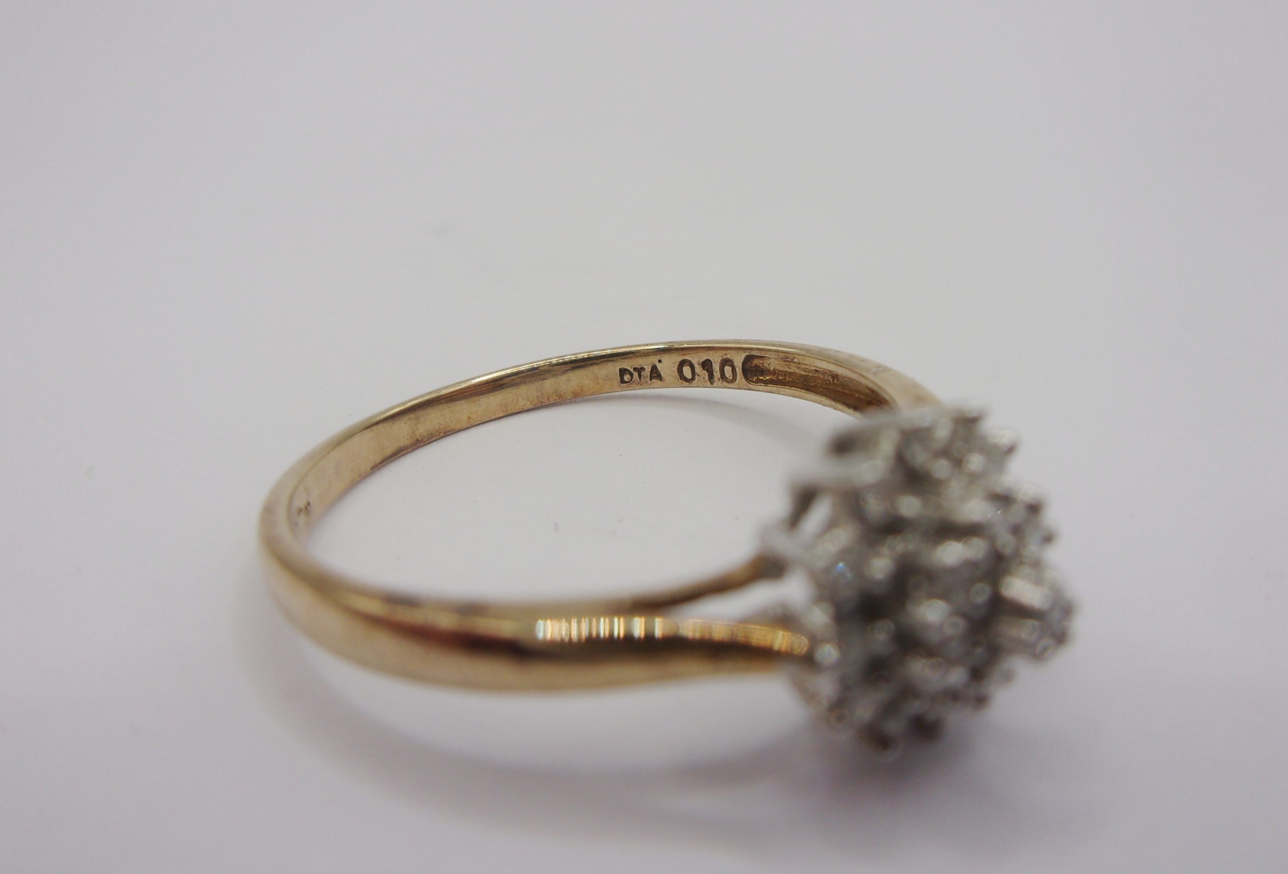 9ct Yellow Gold .10CTW Diamond Cluster Ring UK Size P US 7 ½ - Image 4