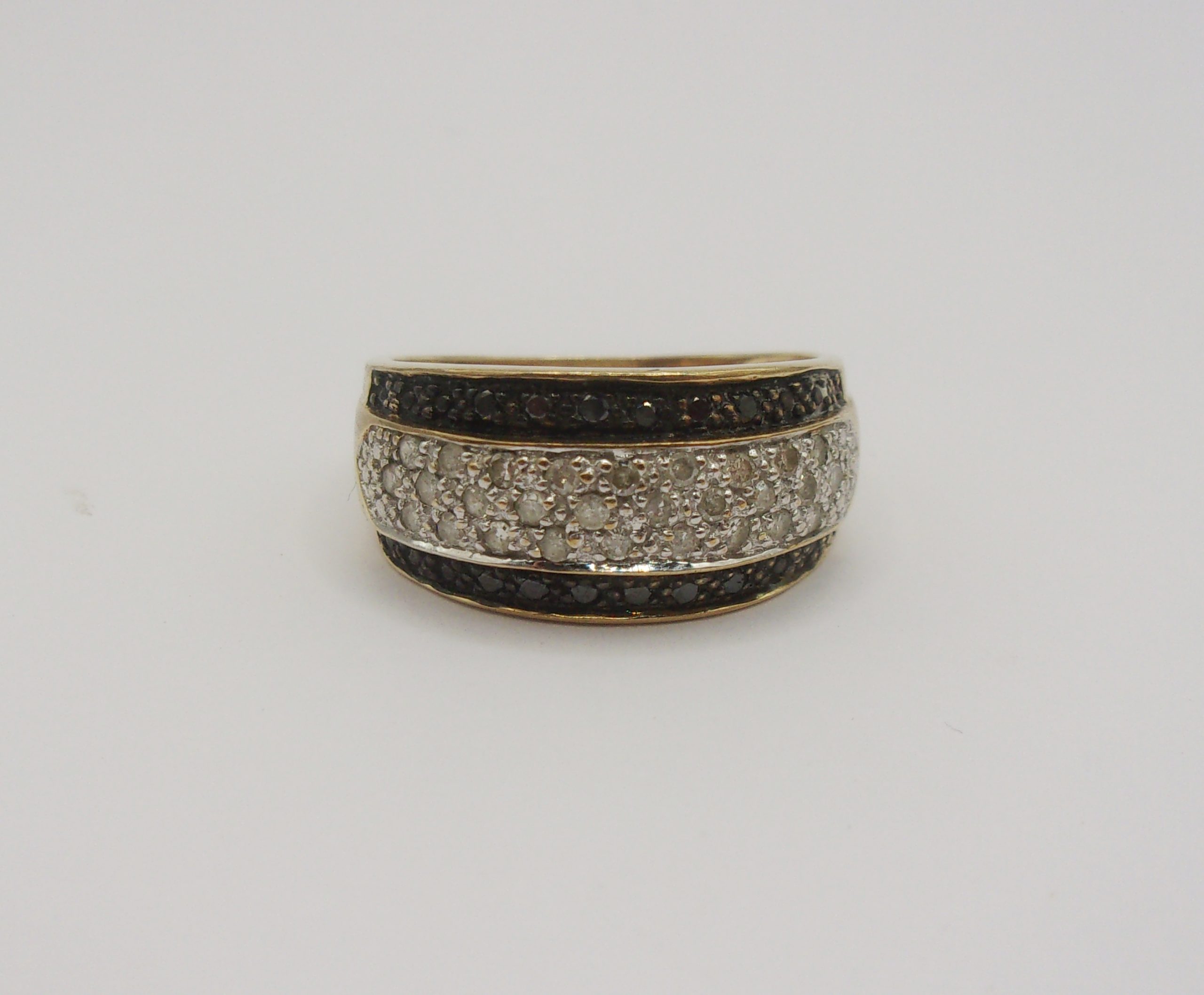 9ct Yellow Gold .33 CTW Black & White Diamond Ring UK Size P US 7 ½