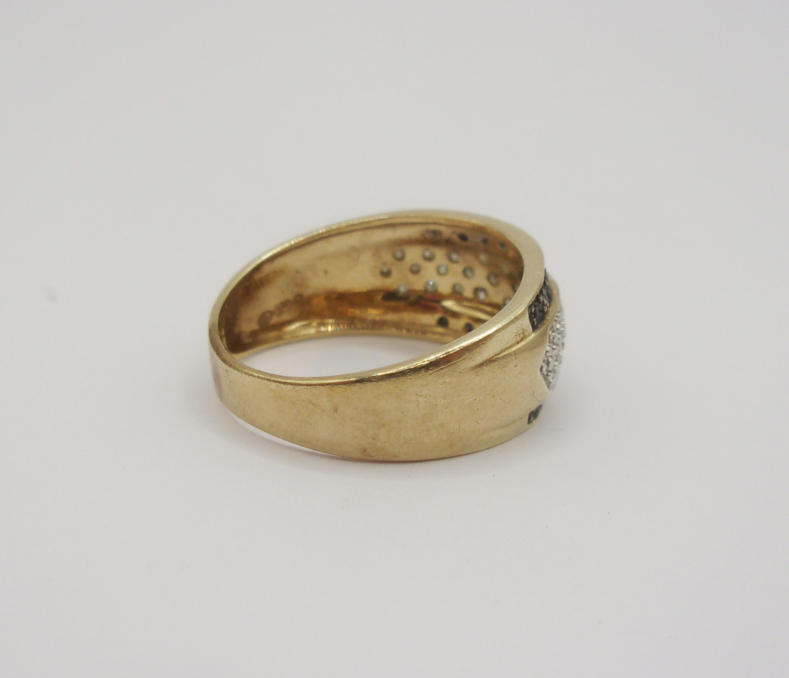 9ct Yellow Gold .33 CTW Black & White Diamond Ring UK Size P US 7 ½ - Image 3