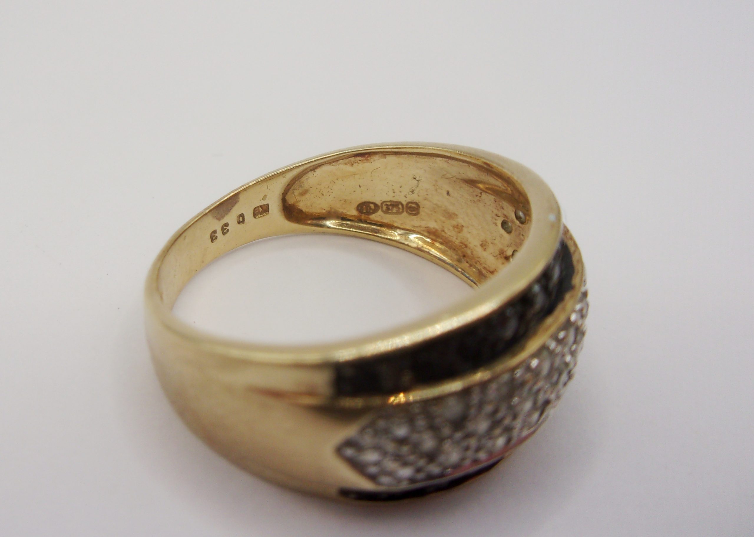 9ct Yellow Gold .33 CTW Black & White Diamond Ring UK Size P US 7 ½ - Image 5