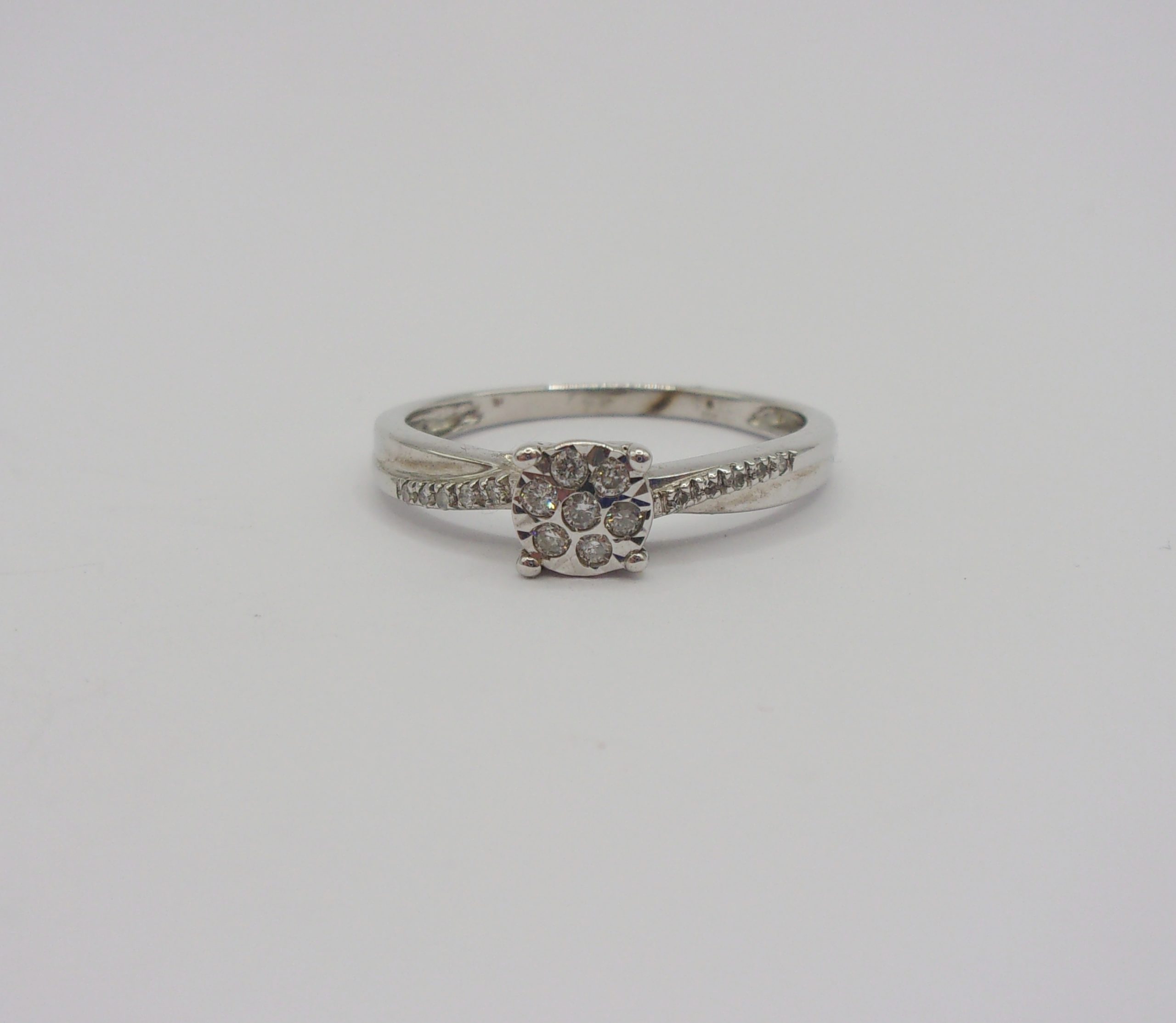 9ct White Gold .10CTW Diamond Ring UK Size O US 7