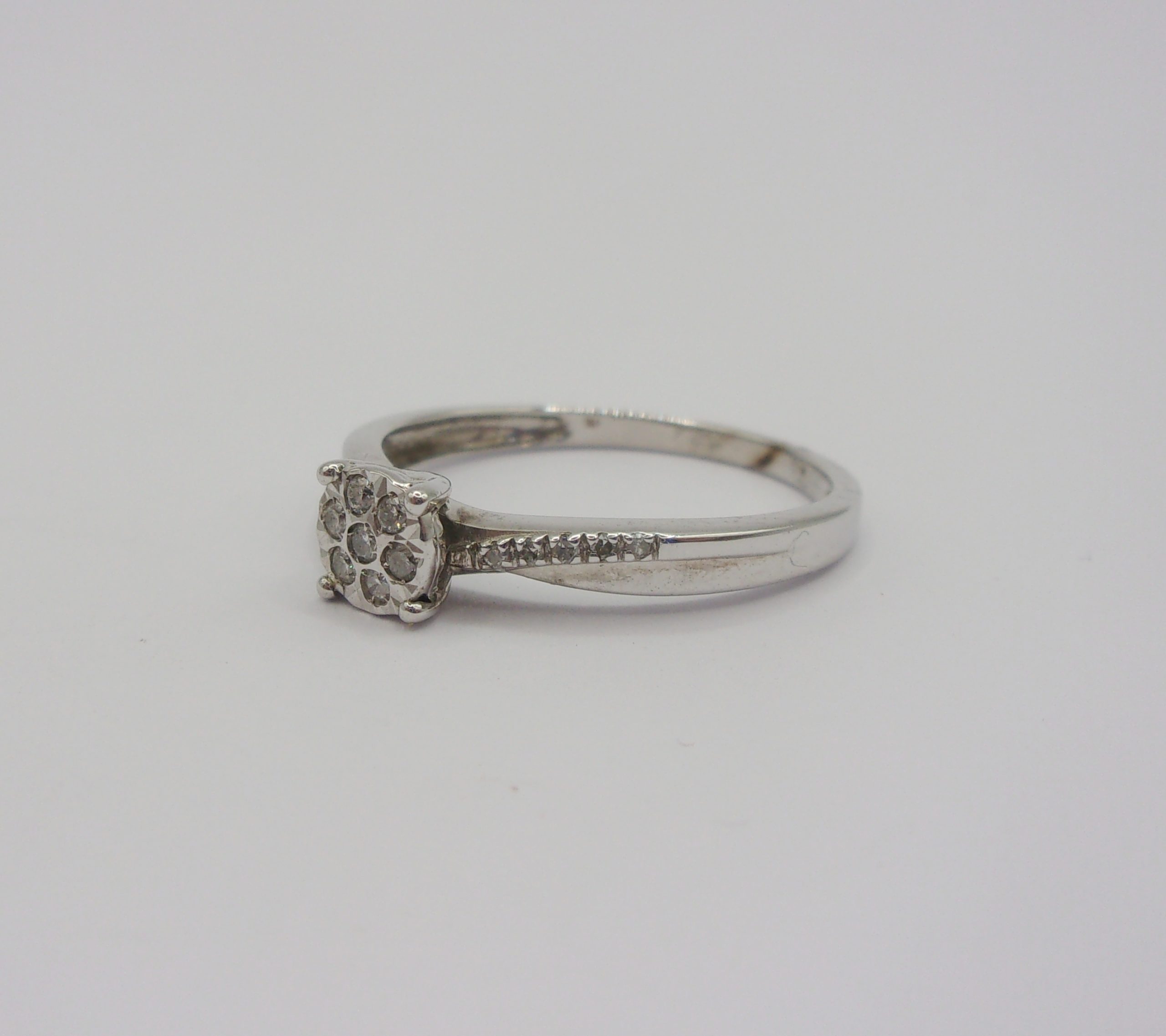 9ct White Gold .10CTW Diamond Ring UK Size O US 7 - Image 2