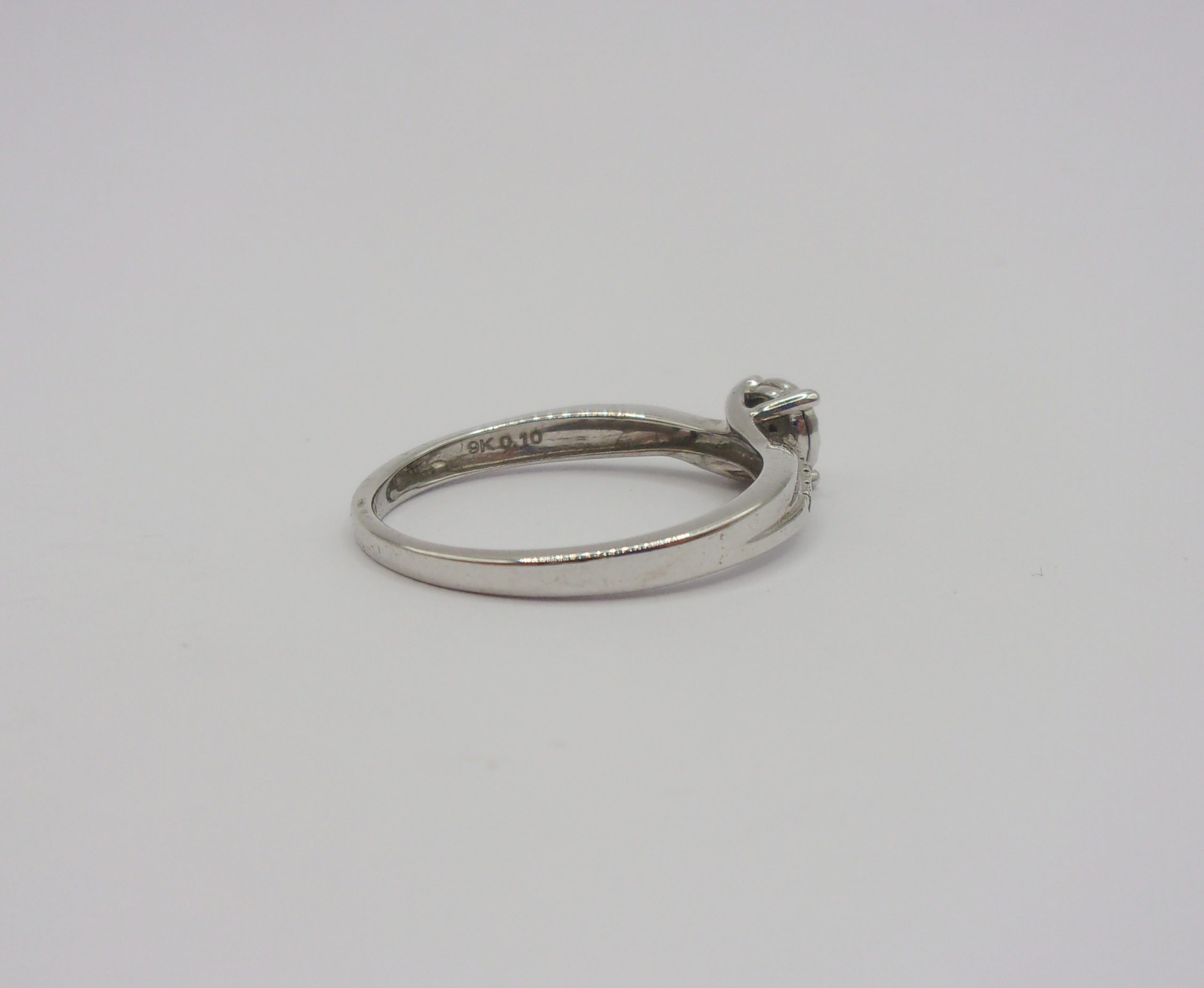 9ct White Gold .10CTW Diamond Ring UK Size O US 7 - Image 3