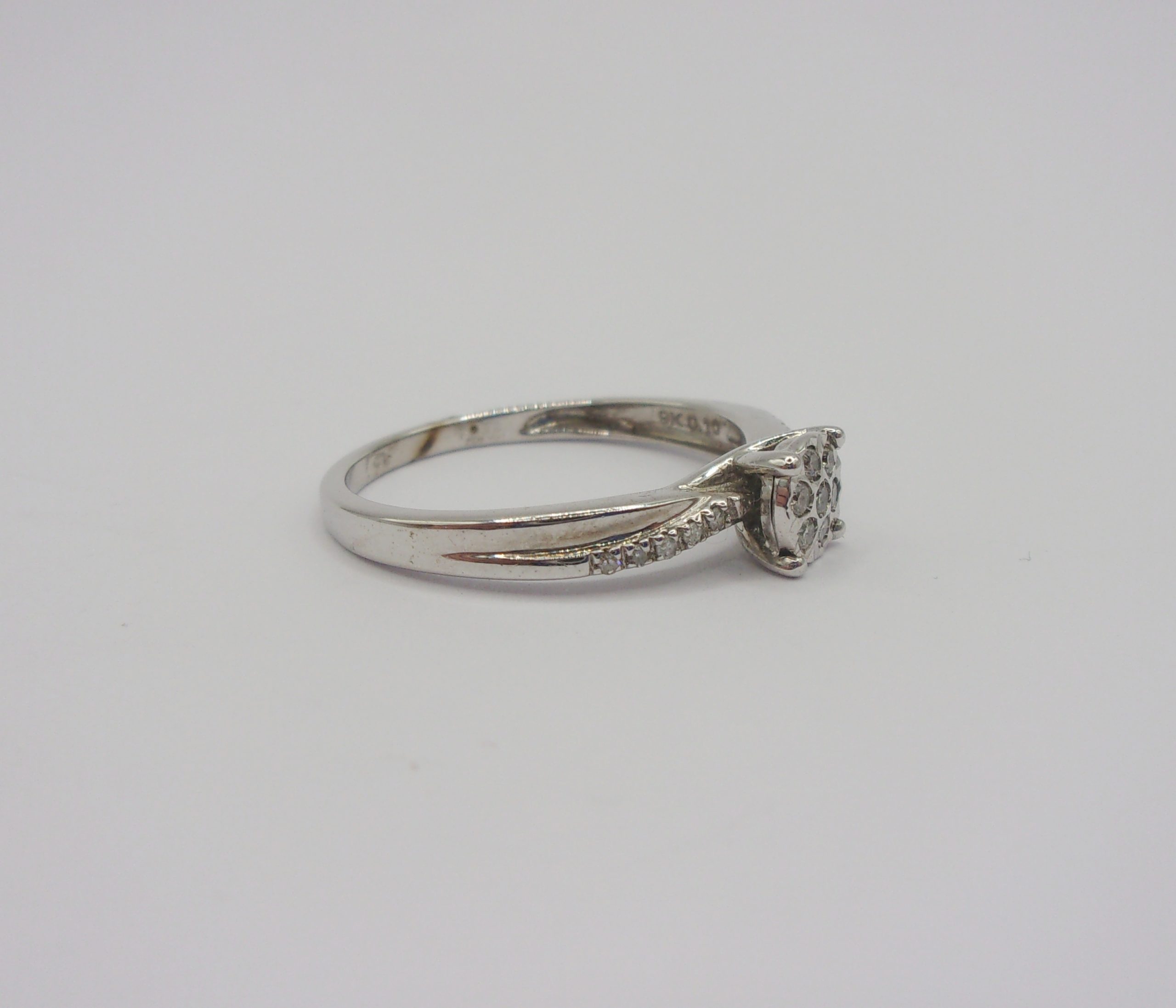 9ct White Gold .10CTW Diamond Ring UK Size O US 7 - Image 4