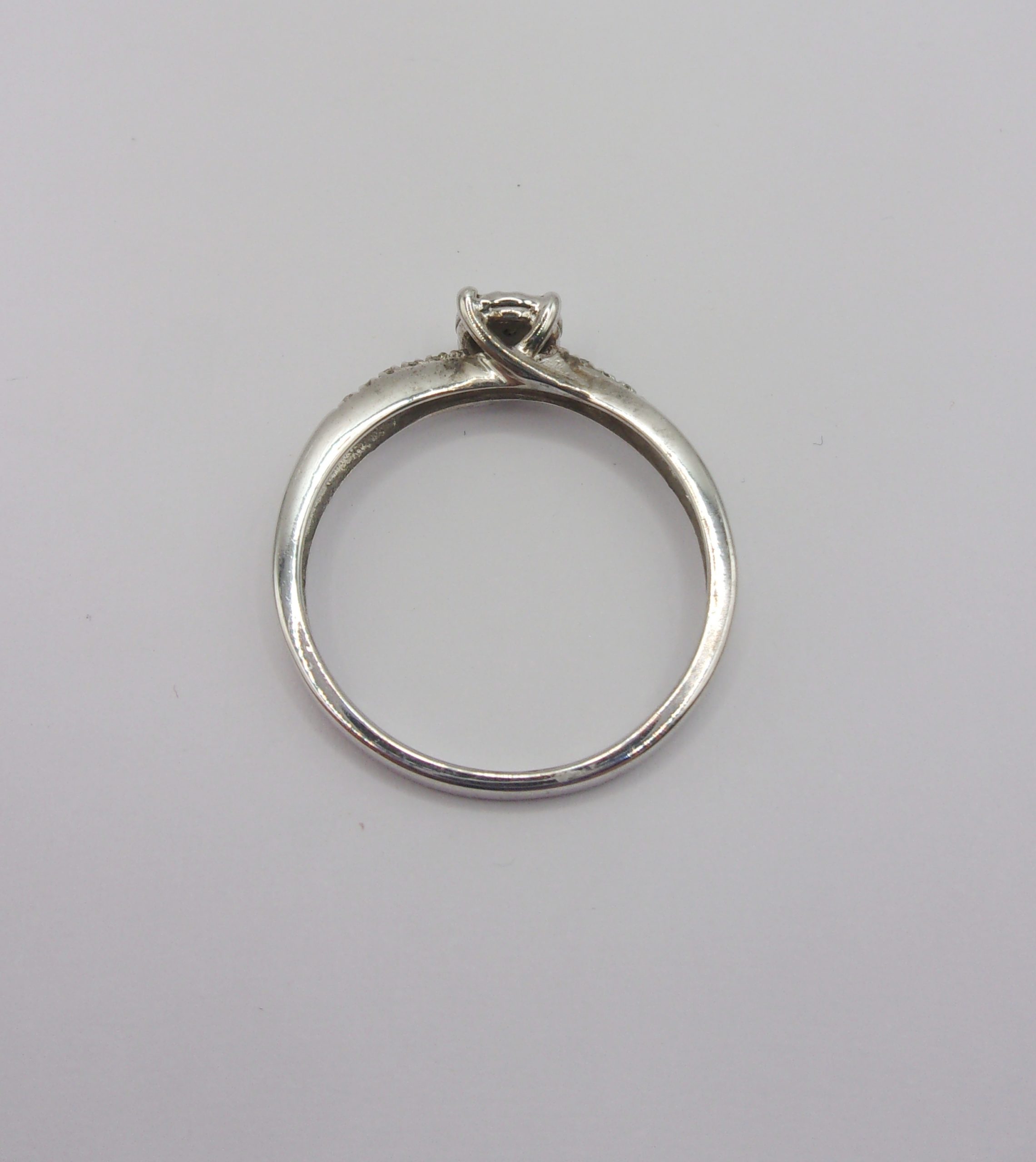 9ct White Gold .10CTW Diamond Ring UK Size O US 7 - Image 5