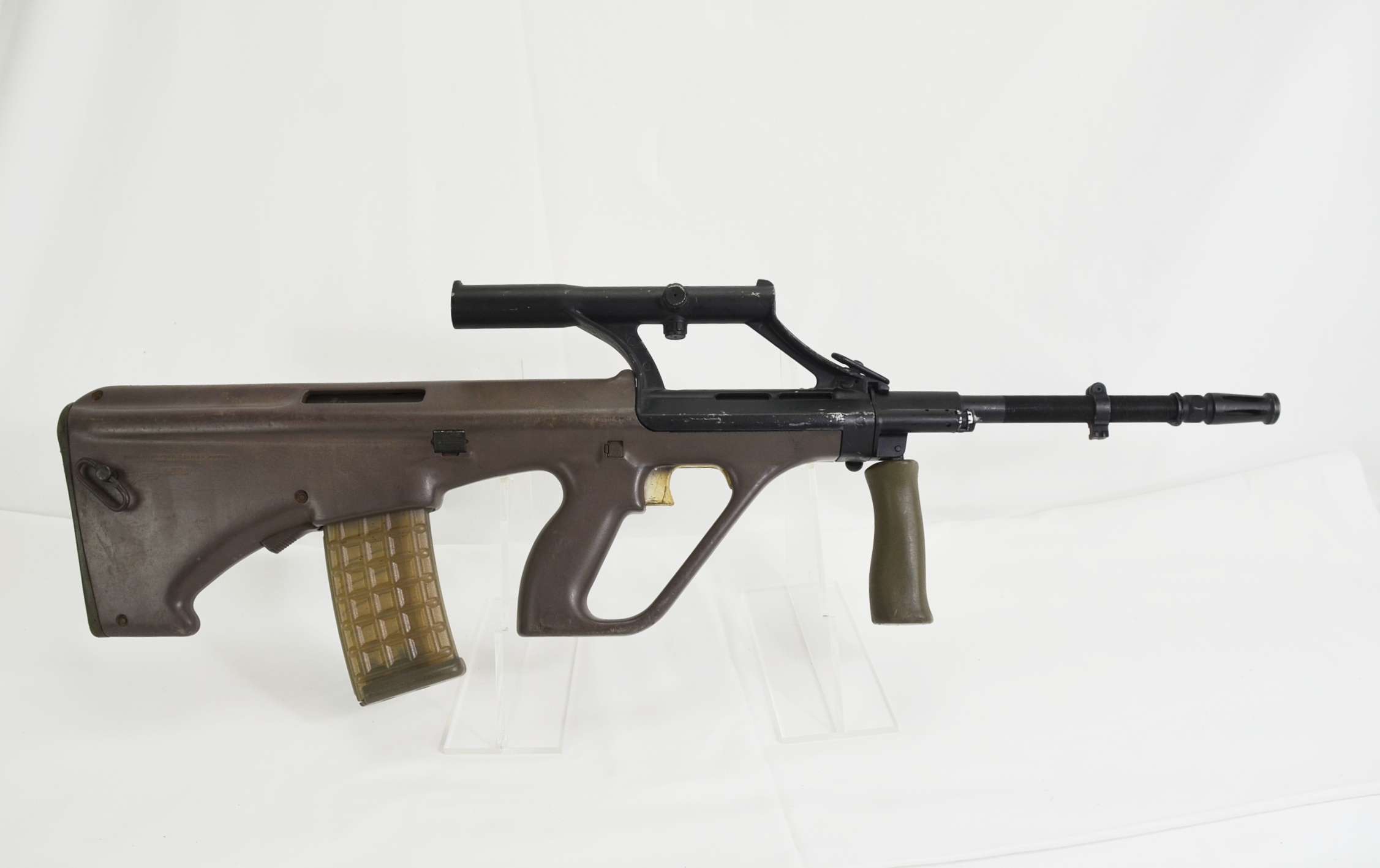 Steyr AUG Austrian Assault Rifle (Deactivated) - Image 2