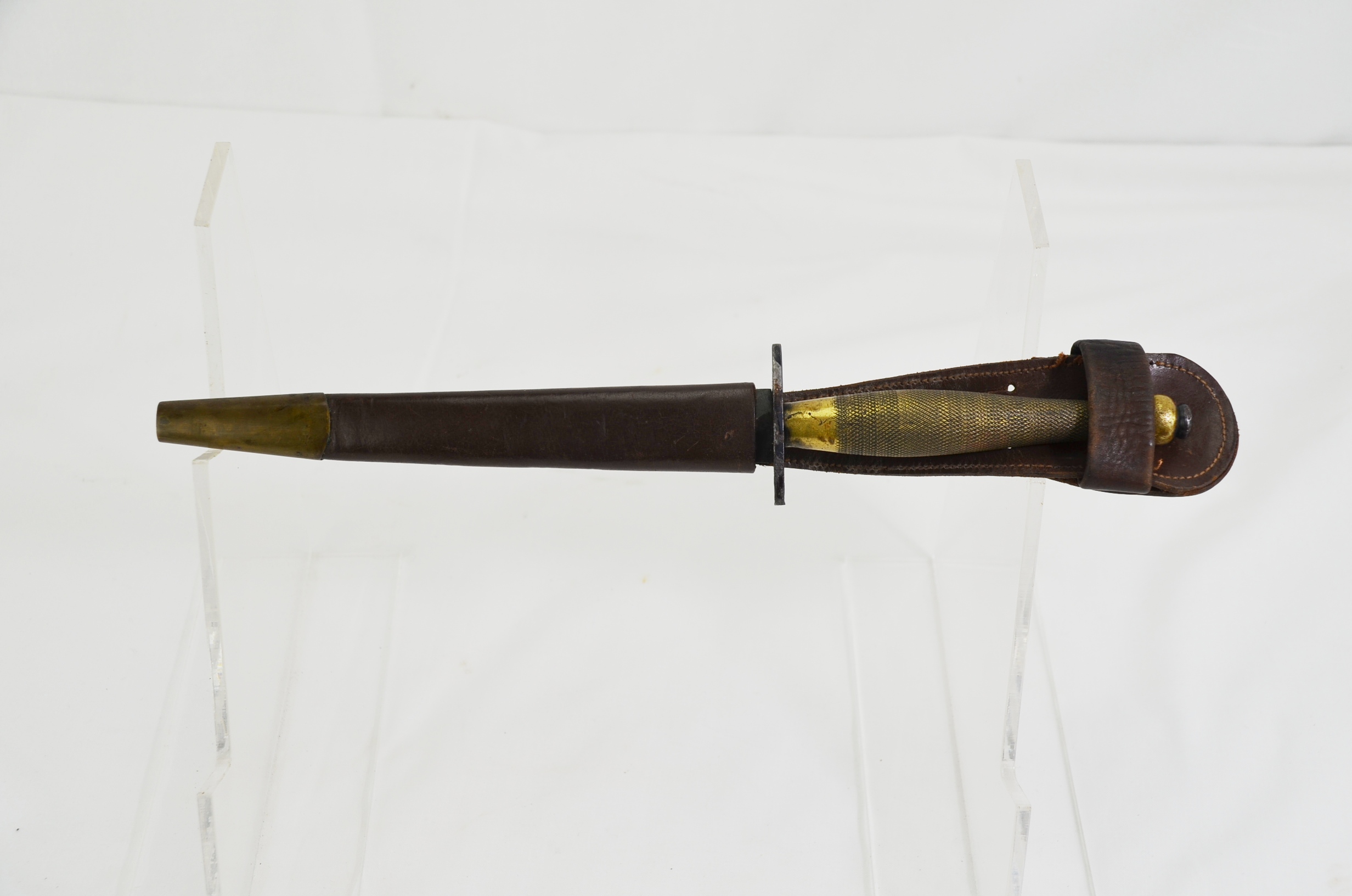 Original WW2 Second Pattern Fairbarin-Sykes Fighting Knife - Image 2