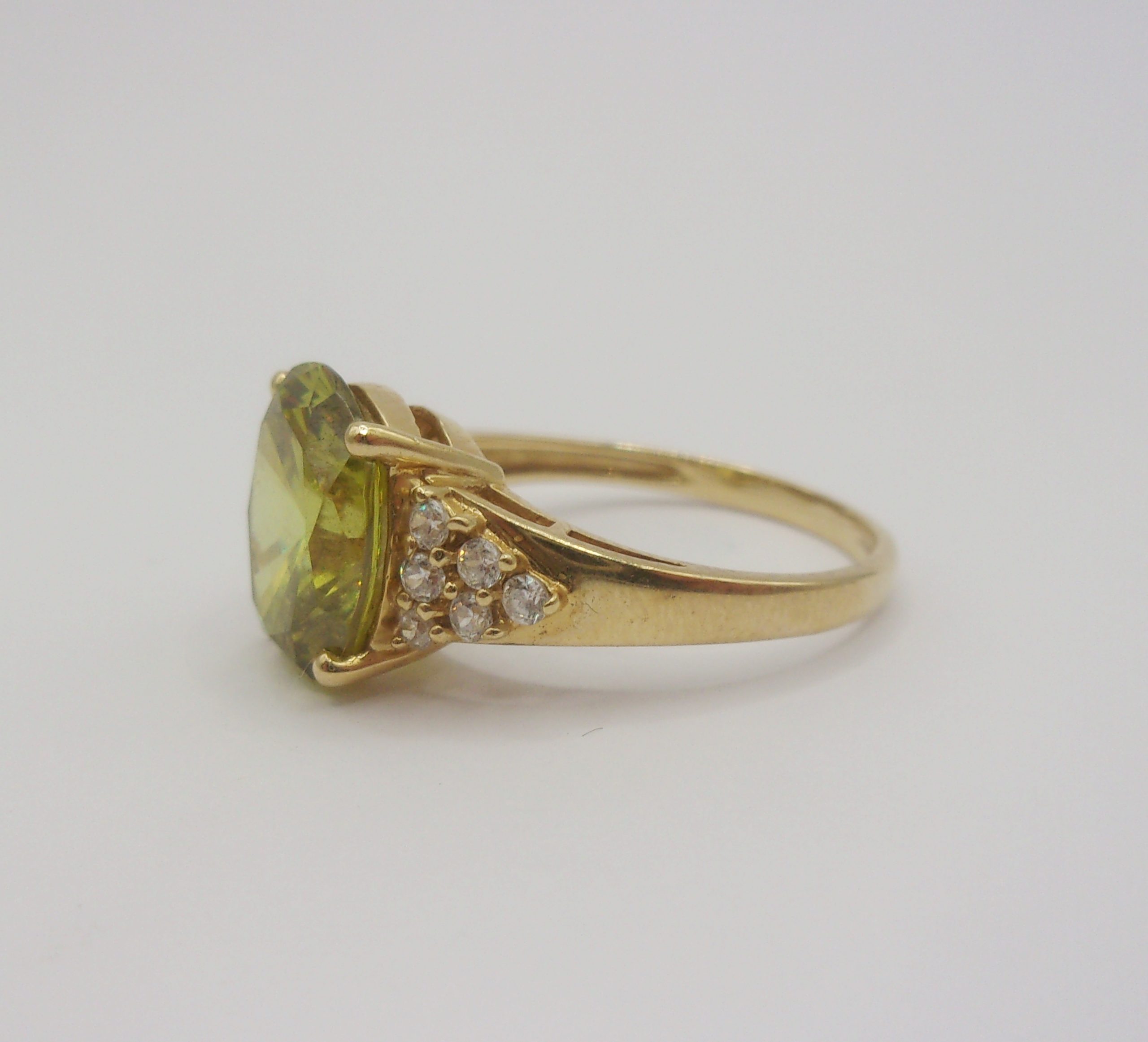 14ct Yellow Gold Peridot & Cubic Zirconia Ring UK Size S US 9 - Image 2