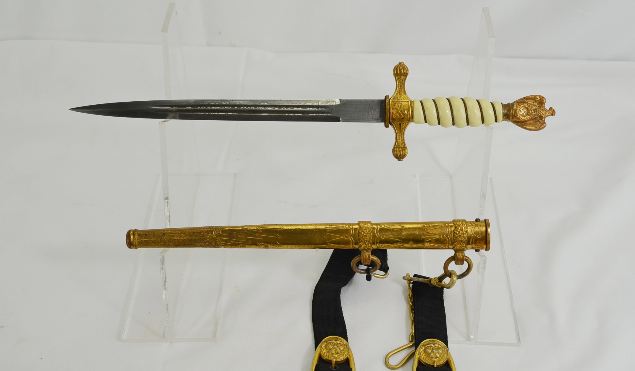 Original WW2 Kriegsmarine Officer’s Dress Dagger With Hangers - Image 3