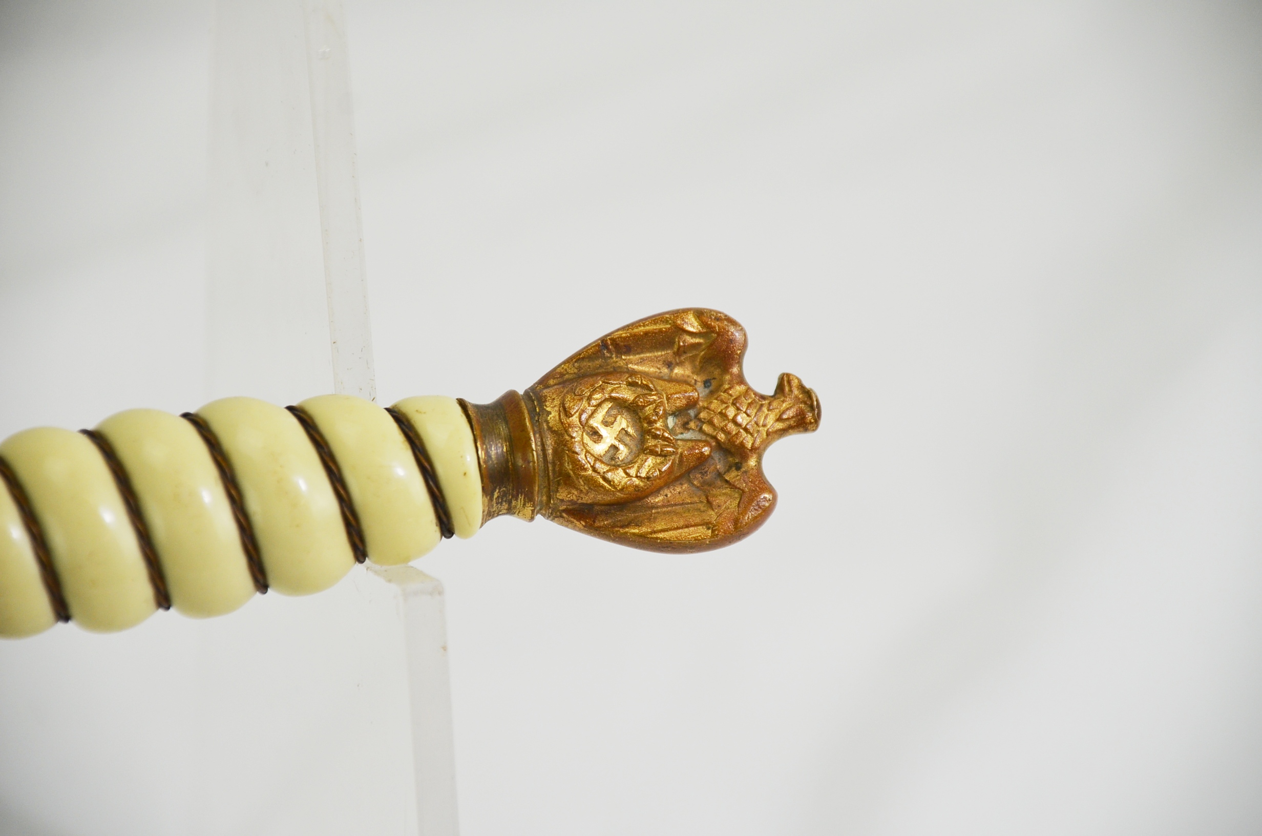 Original WW2 Kriegsmarine Officer’s Dress Dagger With Hangers - Image 5