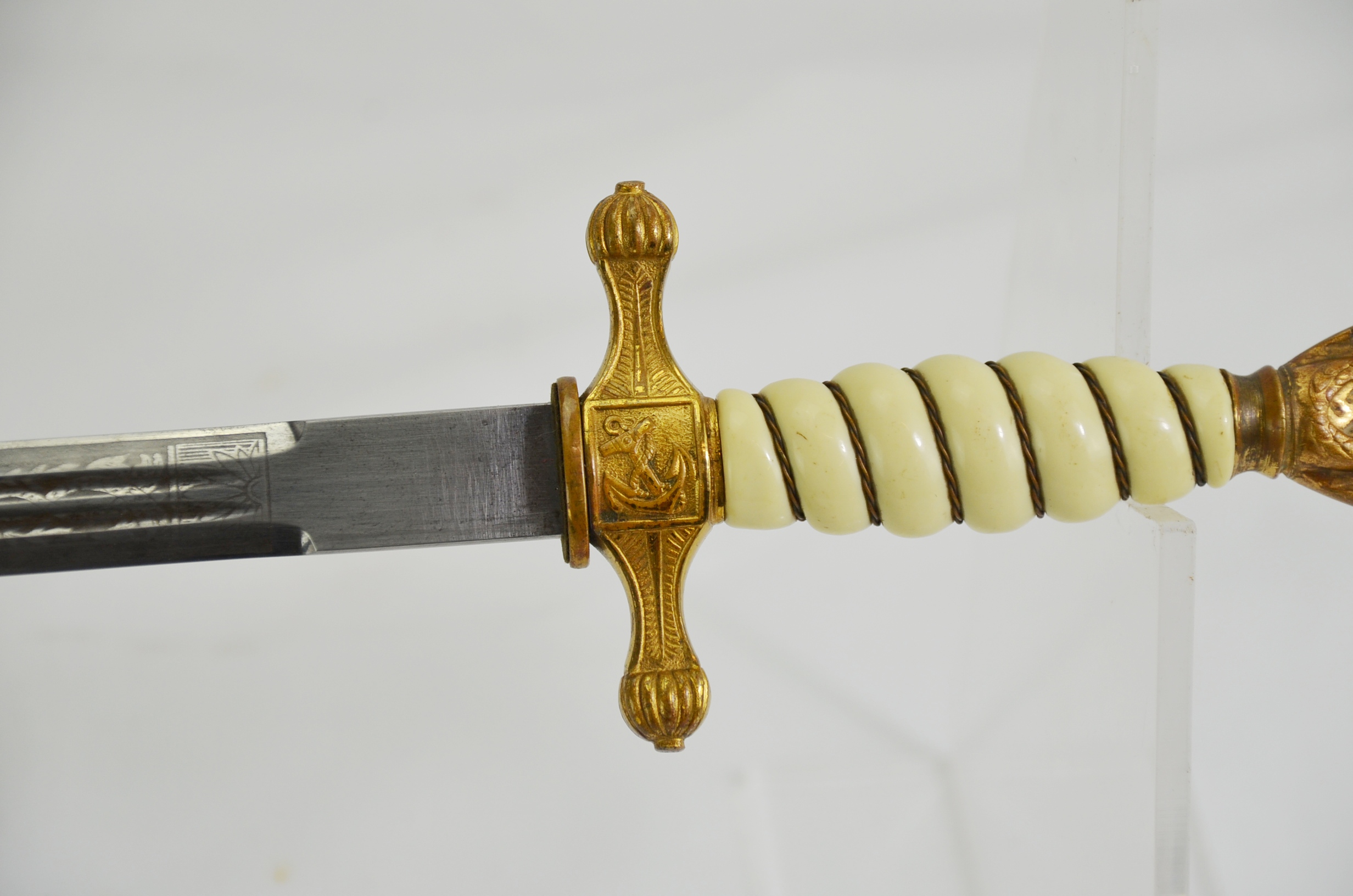 Original WW2 Kriegsmarine Officer’s Dress Dagger With Hangers - Image 6