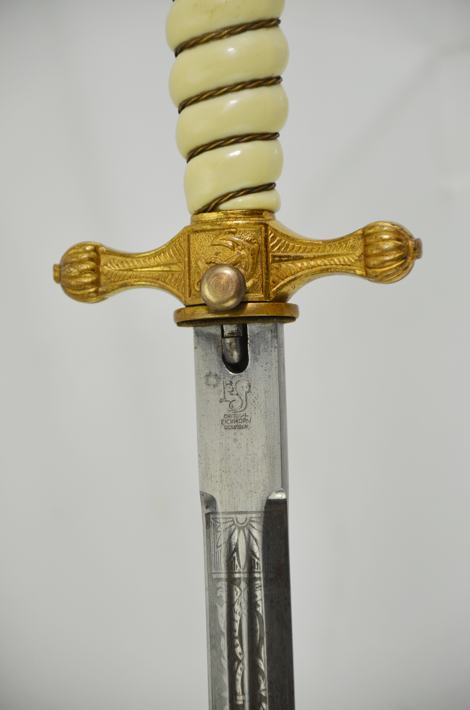 Original WW2 Kriegsmarine Officer’s Dress Dagger With Hangers - Image 9