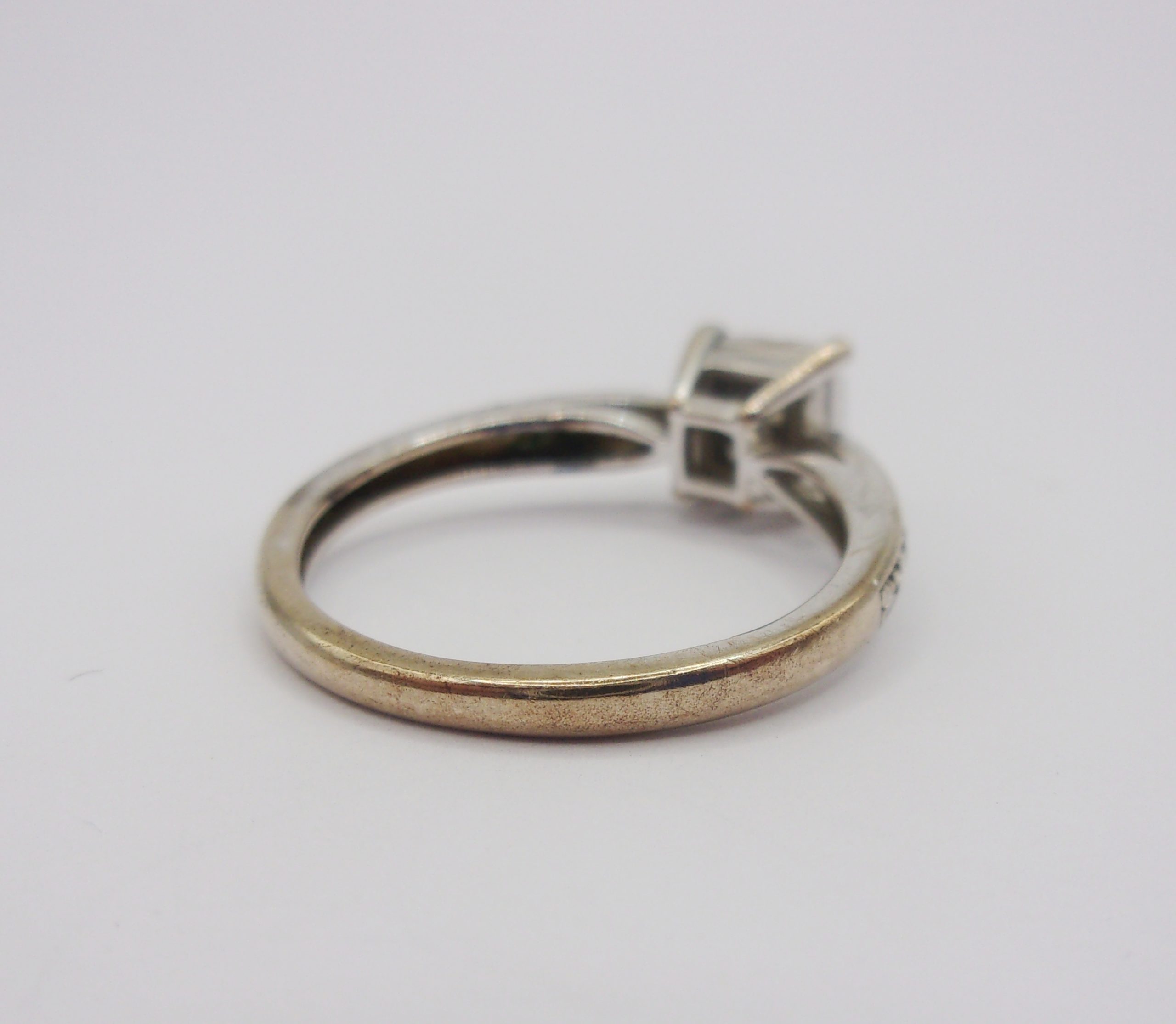 9ct White Gold Diamond Ring UK Size M+ US 6 ¼ - Image 3