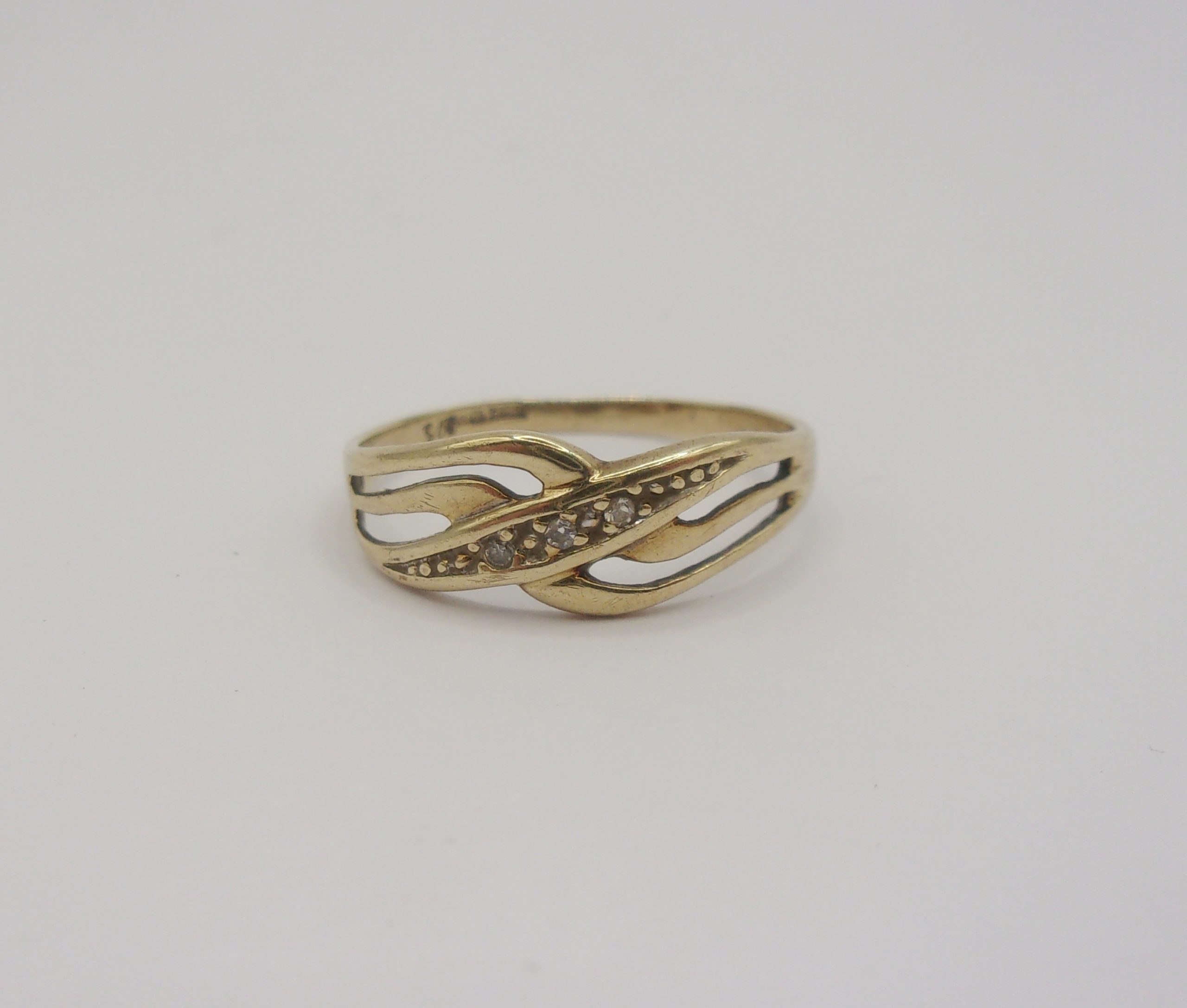 9ct Yellow Gold Diamond Ring UK Size L US 5 ½