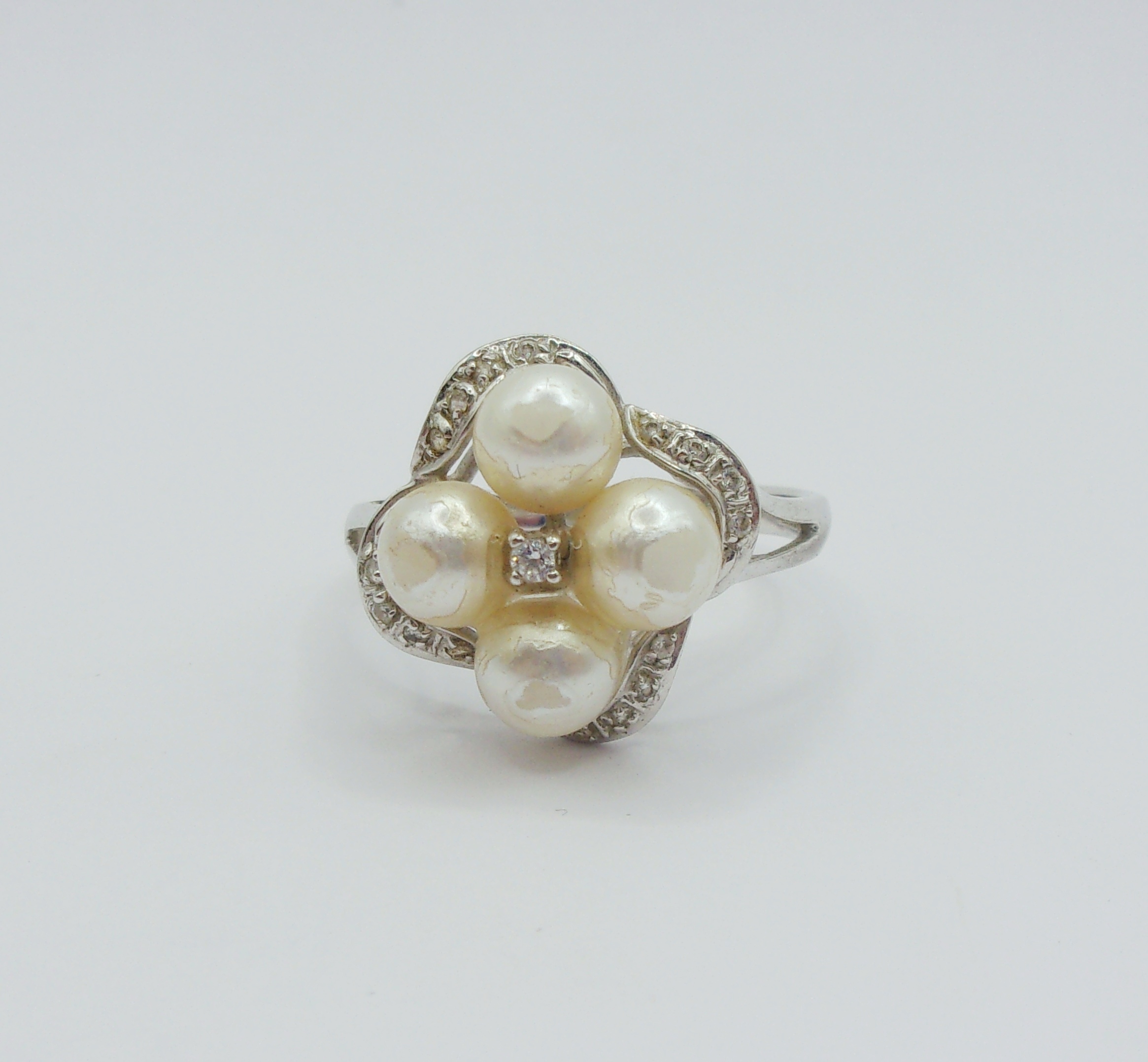 14ct White Gold Pearl & Cubic Zirconia Cluster Ring UK Size T+ US 10