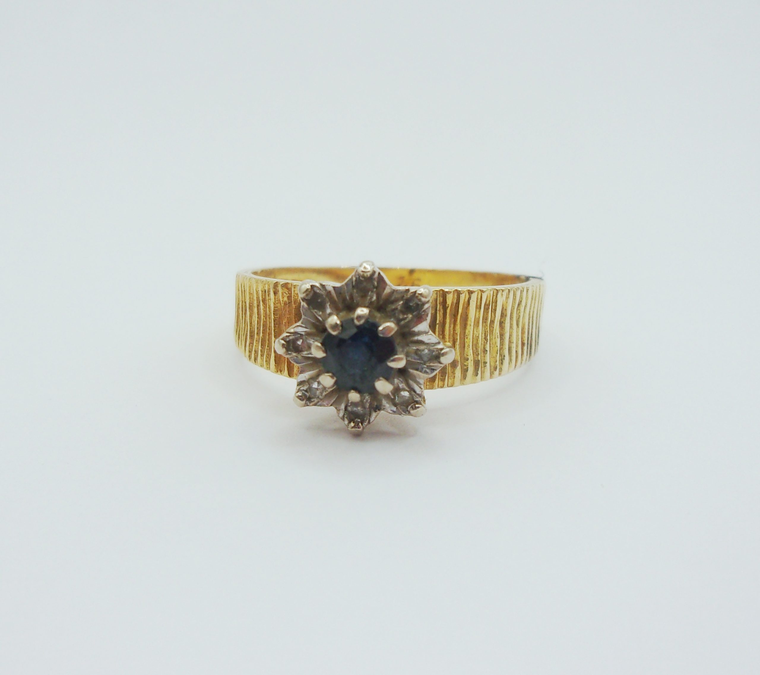18ct Yellow Gold Sapphire & Diamond Flower Head Ring UK Size M+ US 6 ¼