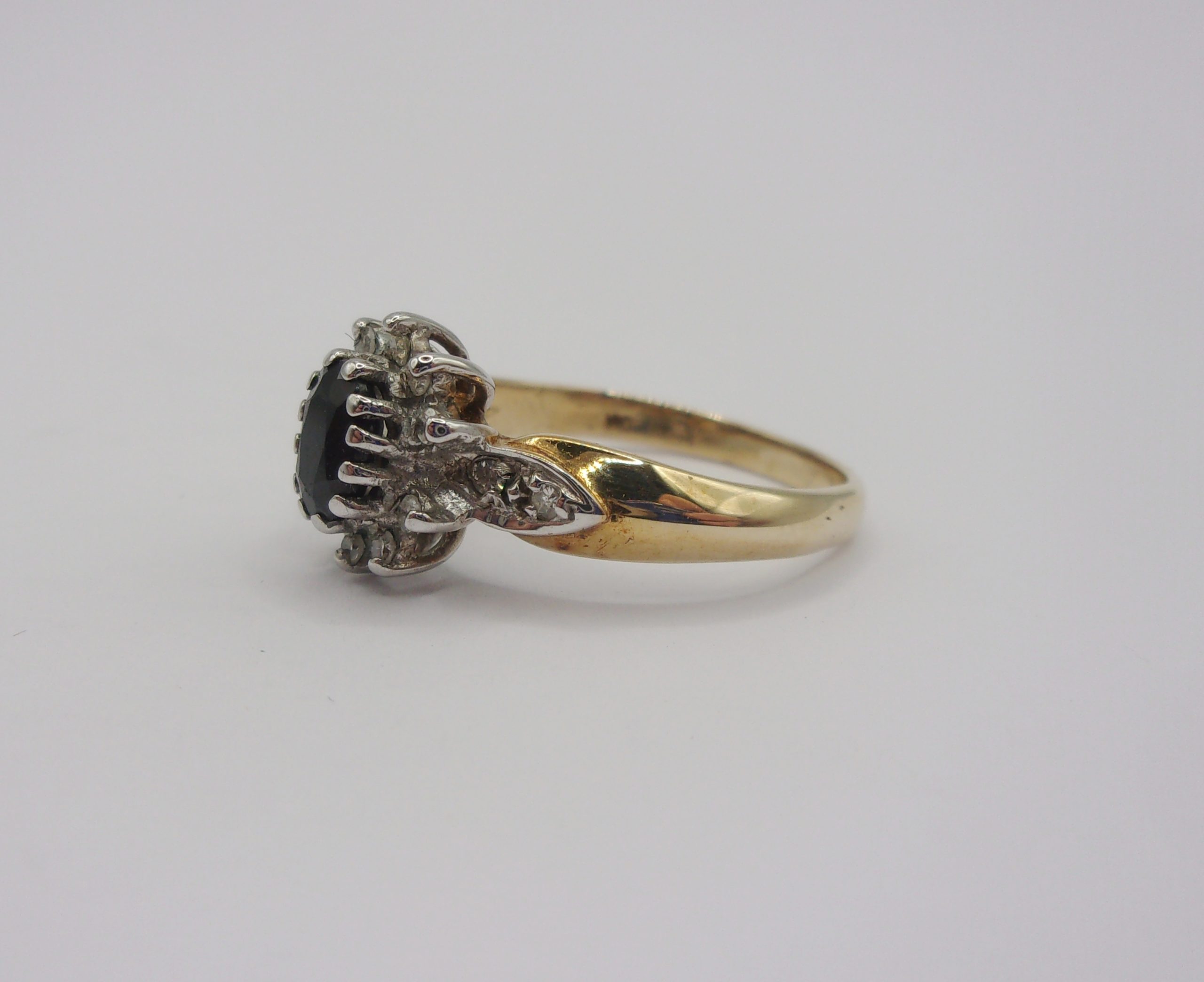 9ct Yellow Gold Sapphire & Diamond Flower Head Ring UK Size M+ US 6 ¼ - Image 2