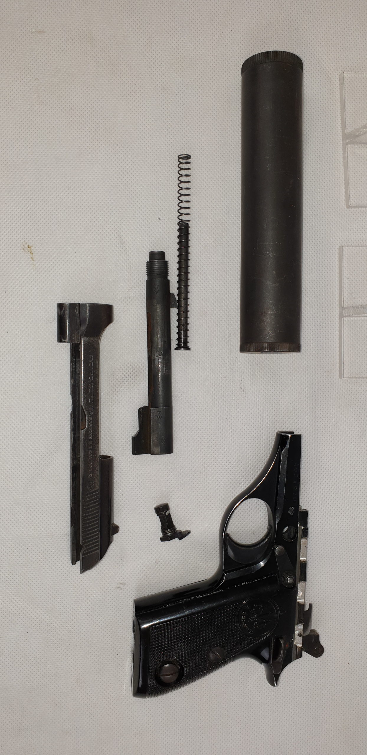 Cold War Era Beretta Semi-Automatic pistol with Silencer in .22 l.r. - Image 3