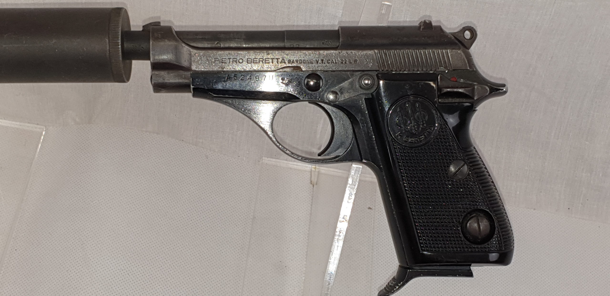 Cold War Era Beretta Semi-Automatic pistol with Silencer in .22 l.r. - Image 16