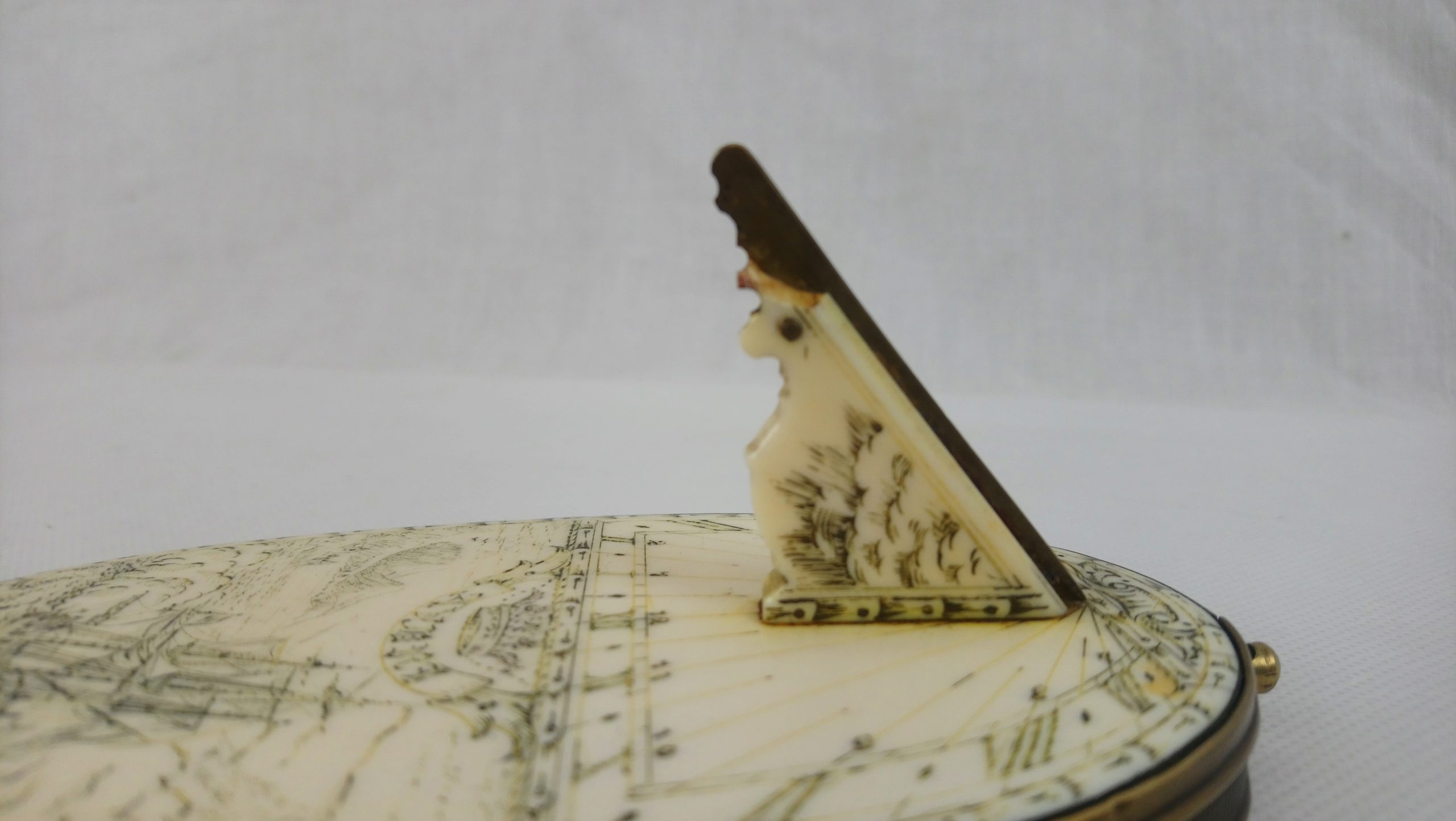 Early 18th Century Scrimshaw Sundial Attributed To Thomas Tuttell - Image 3