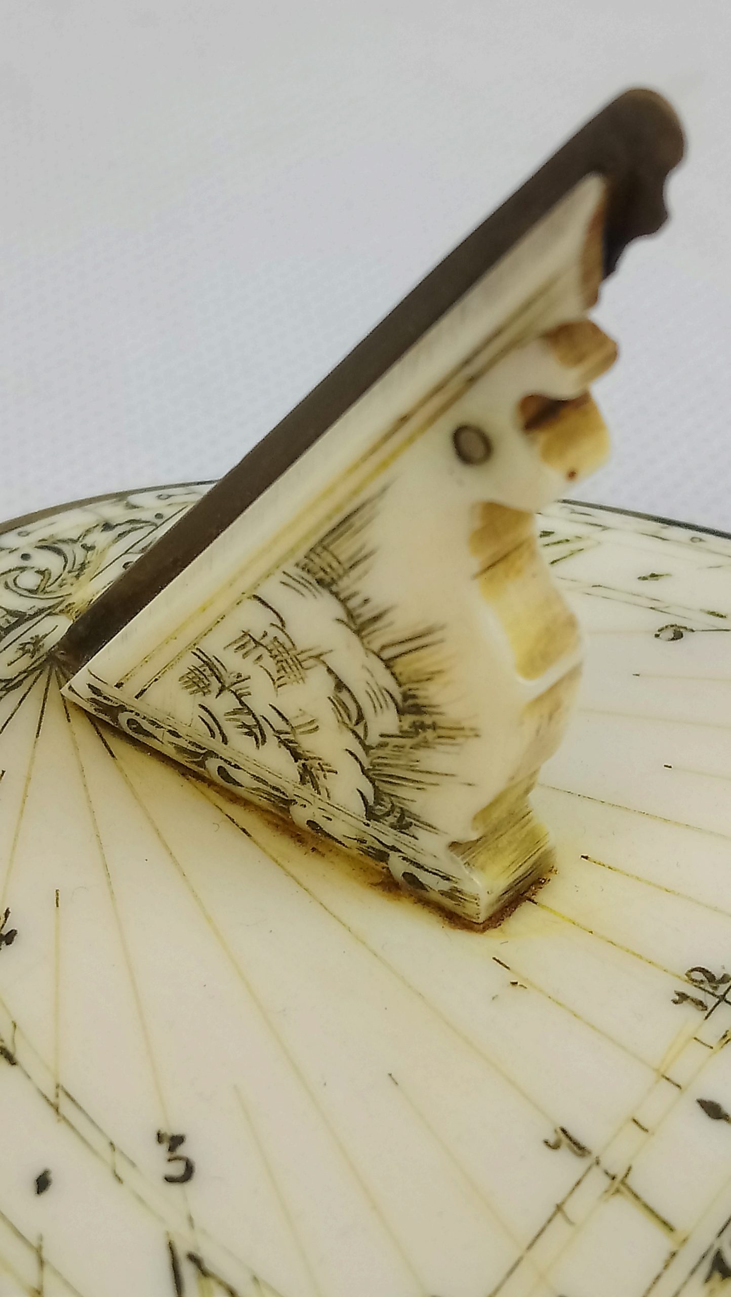 Early 18th Century Scrimshaw Sundial Attributed To Thomas Tuttell - Image 11