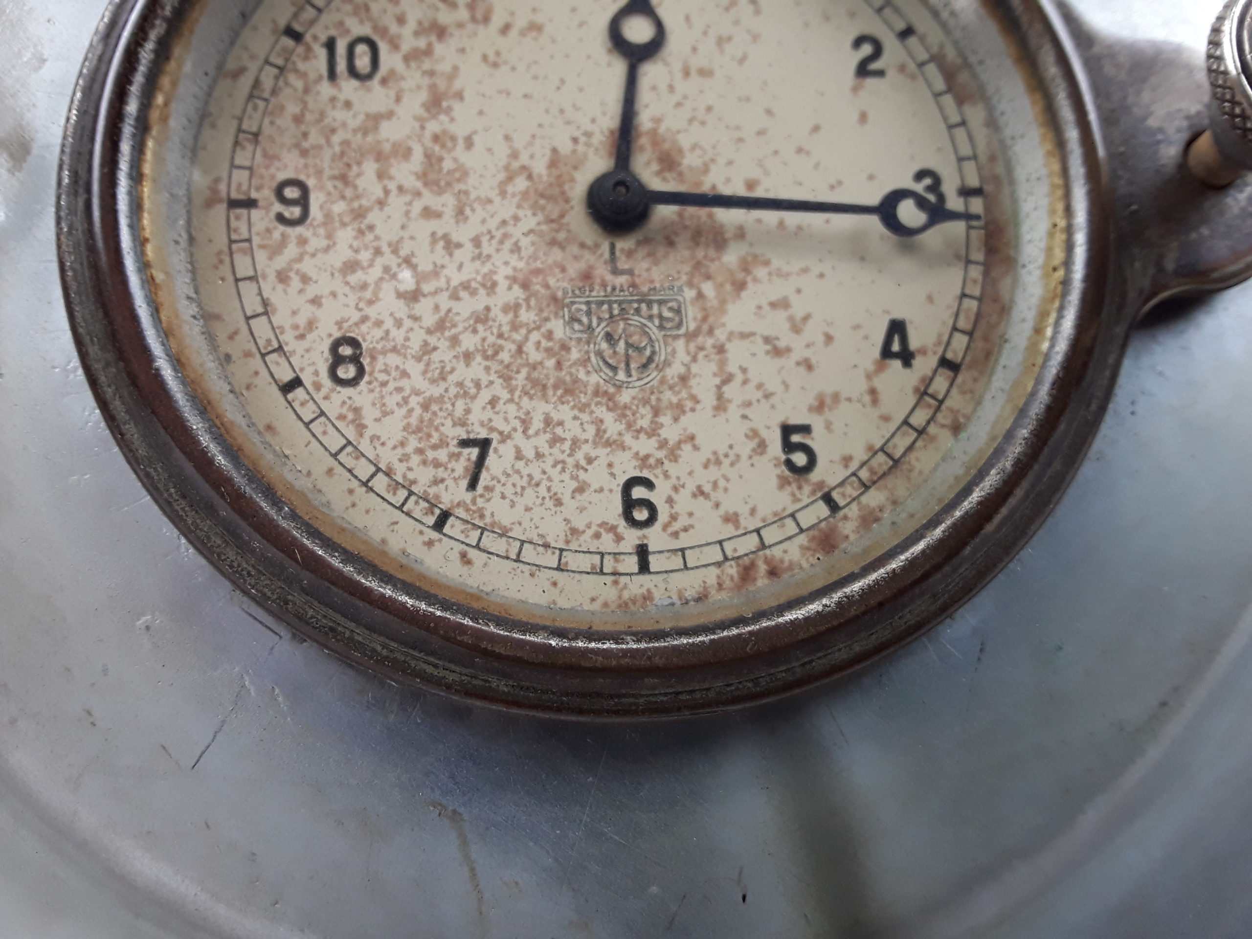 RAF Propeller Boss Mantle Clock - Image 3