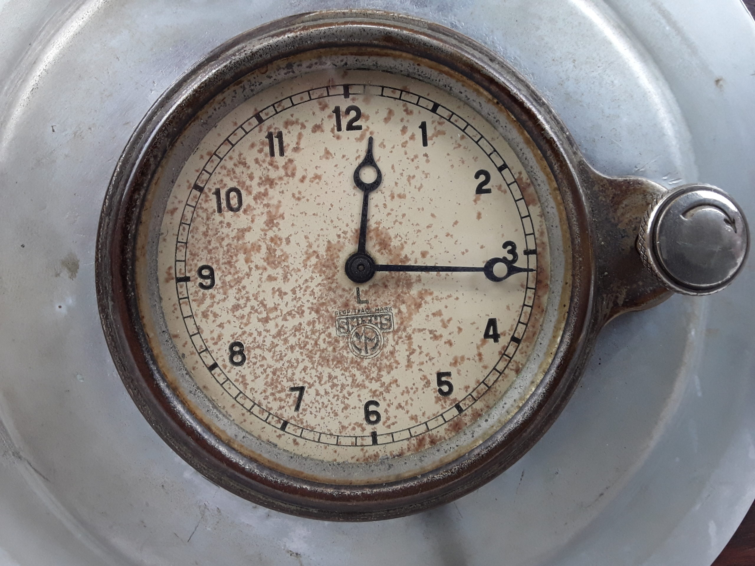 RAF Propeller Boss Mantle Clock - Image 4