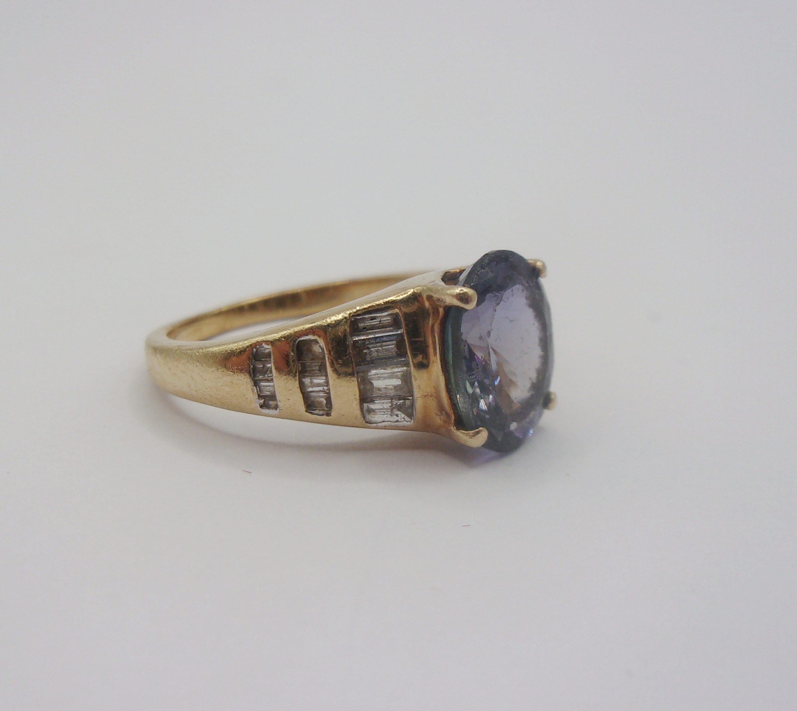 9ct Yellow Gold Aquamarine & Diamond Ring UK Size K US 5 ¼ - Image 2