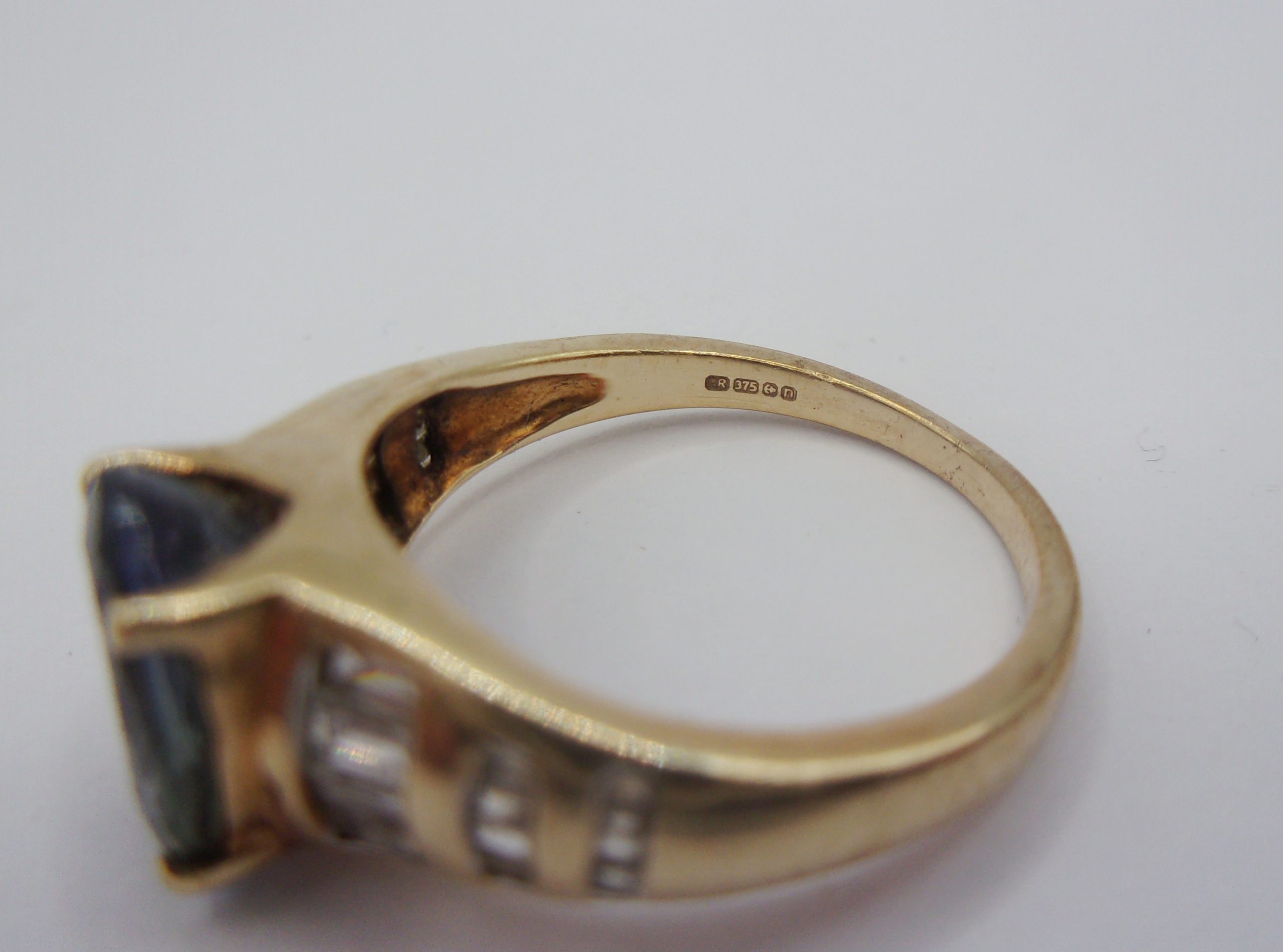 9ct Yellow Gold Aquamarine & Diamond Ring UK Size K US 5 ¼ - Image 4