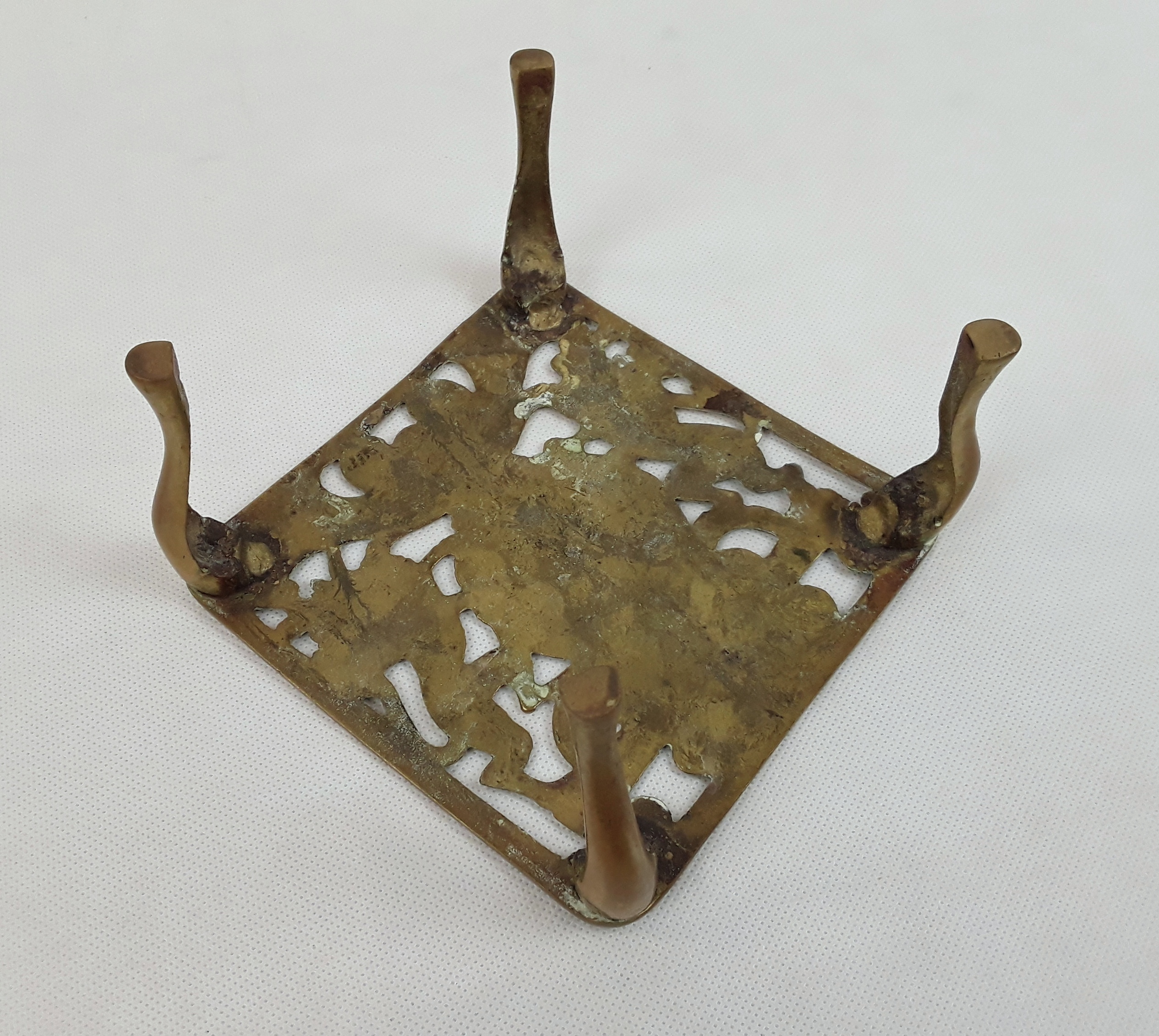 Victorian Royal Coat of Arms Brass Trivet - Image 5