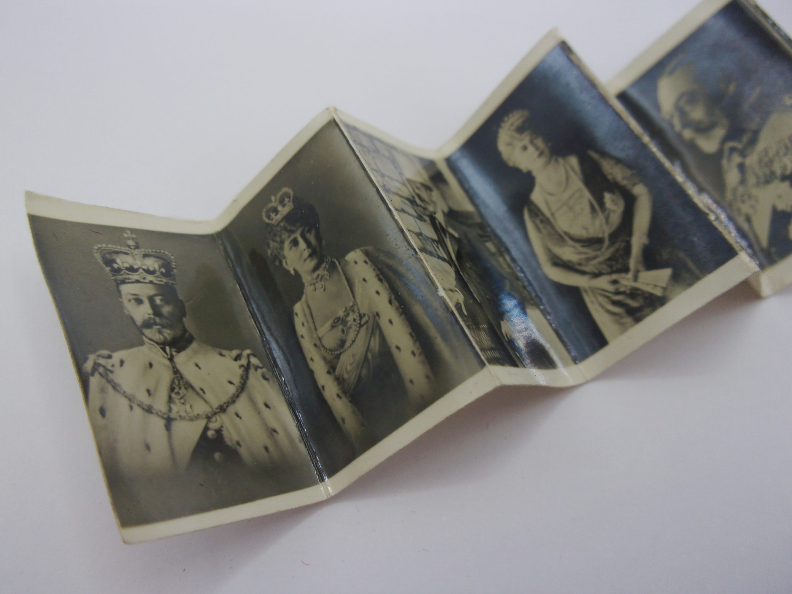 King George V Silver Jubilee 1937 Miniature Souvenir Glass Book - Image 5