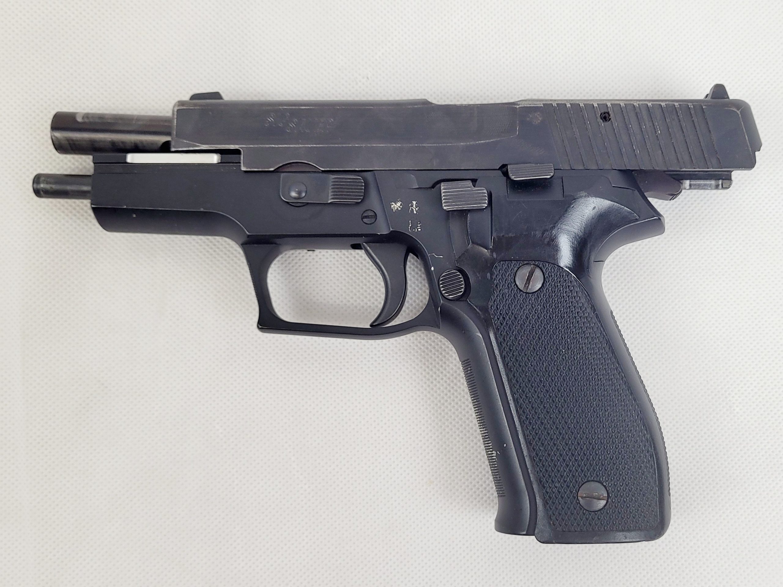 Sig Sauer P226 Automatic Pistol With Spare Magazine - Image 4