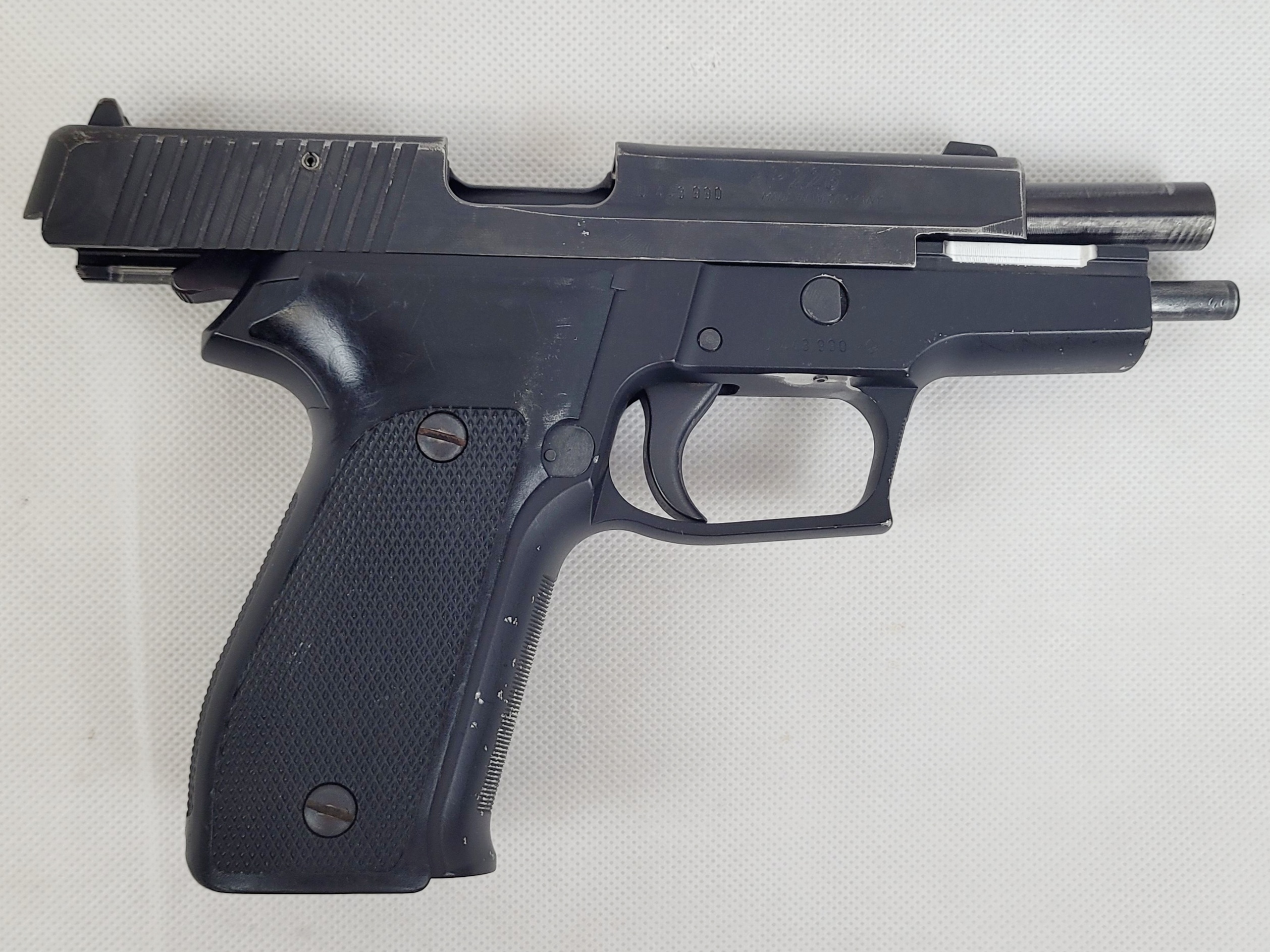 Sig Sauer P226 Automatic Pistol With Spare Magazine - Image 3