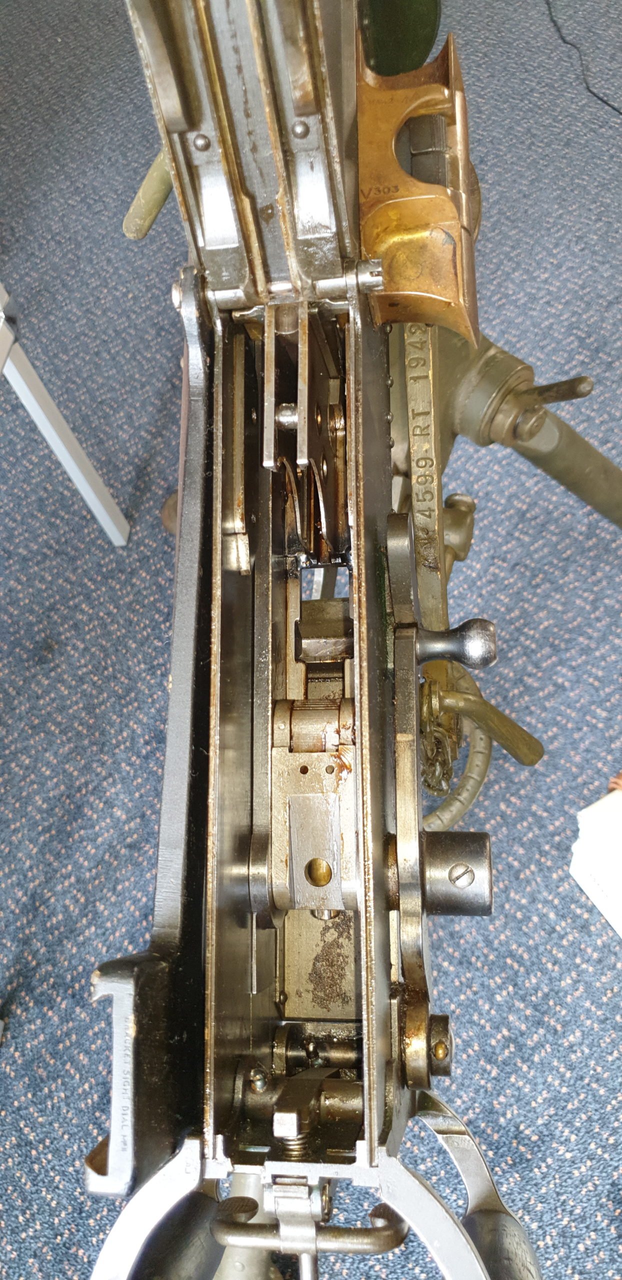 WW2 Era Vickers .303 Machine gun And 1942 Dated Tripod And Ammo Box And Belt - Image 6