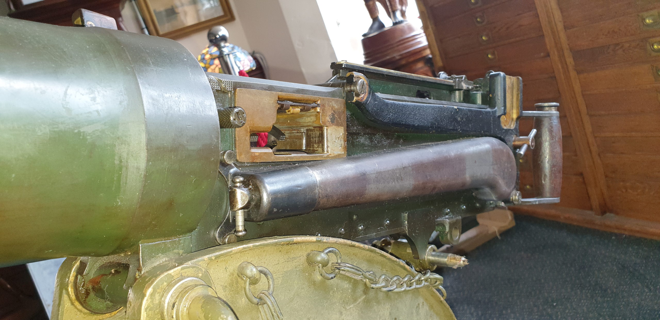 WW2 Era Vickers .303 Machine gun And 1942 Dated Tripod And Ammo Box And Belt - Image 3