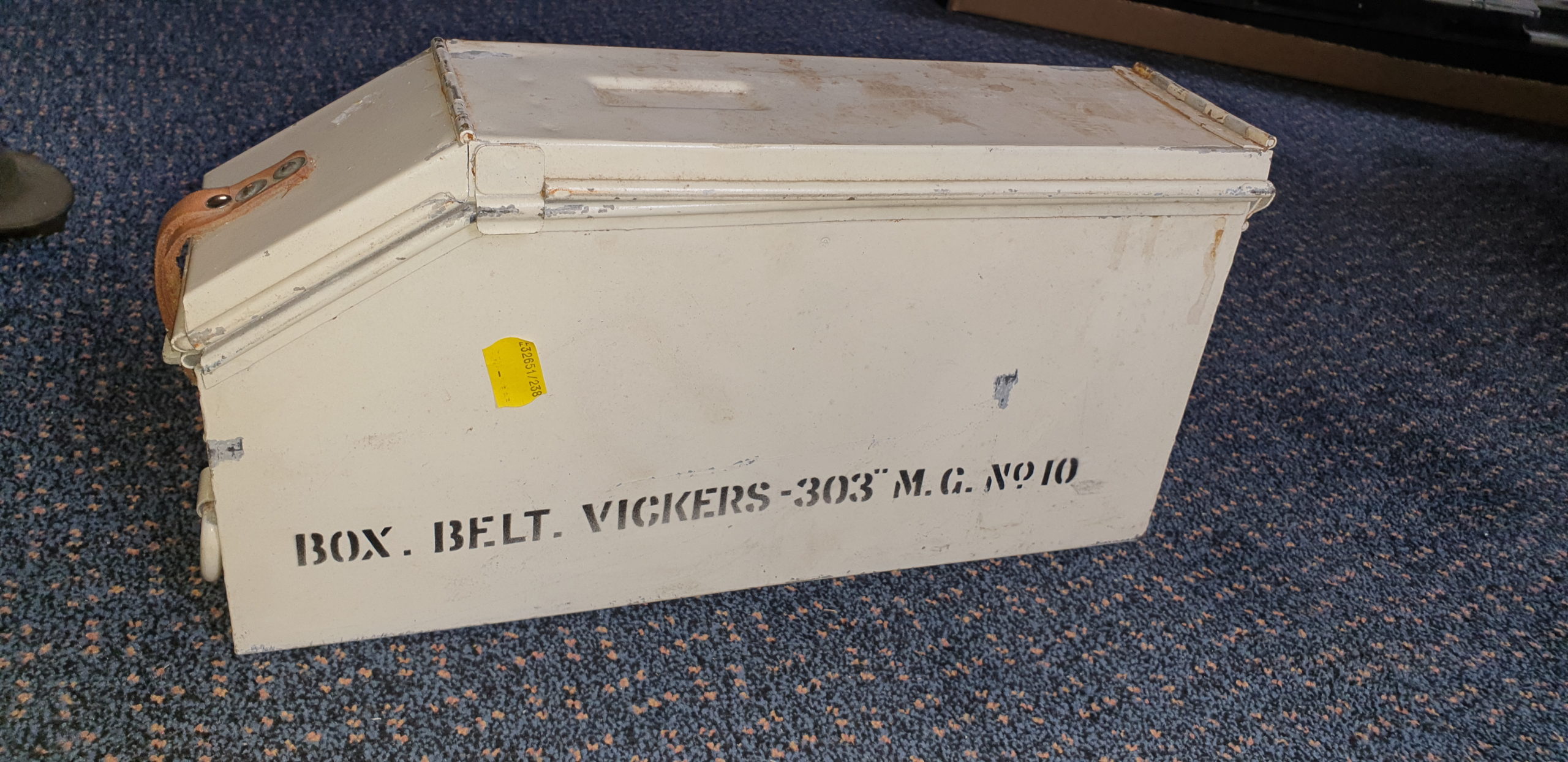 WW2 Era Vickers .303 Machine gun And 1942 Dated Tripod And Ammo Box And Belt - Image 2