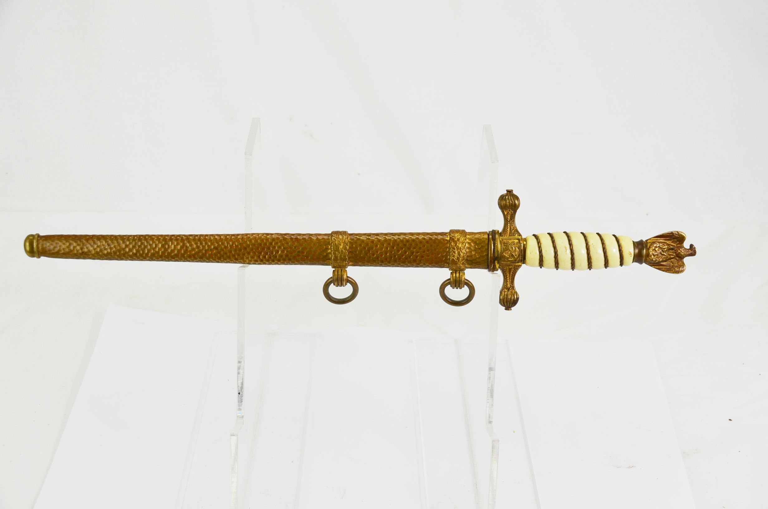 Original WW2 German Kriegsmarine Dagger and Hammered Scabbard - Image 2