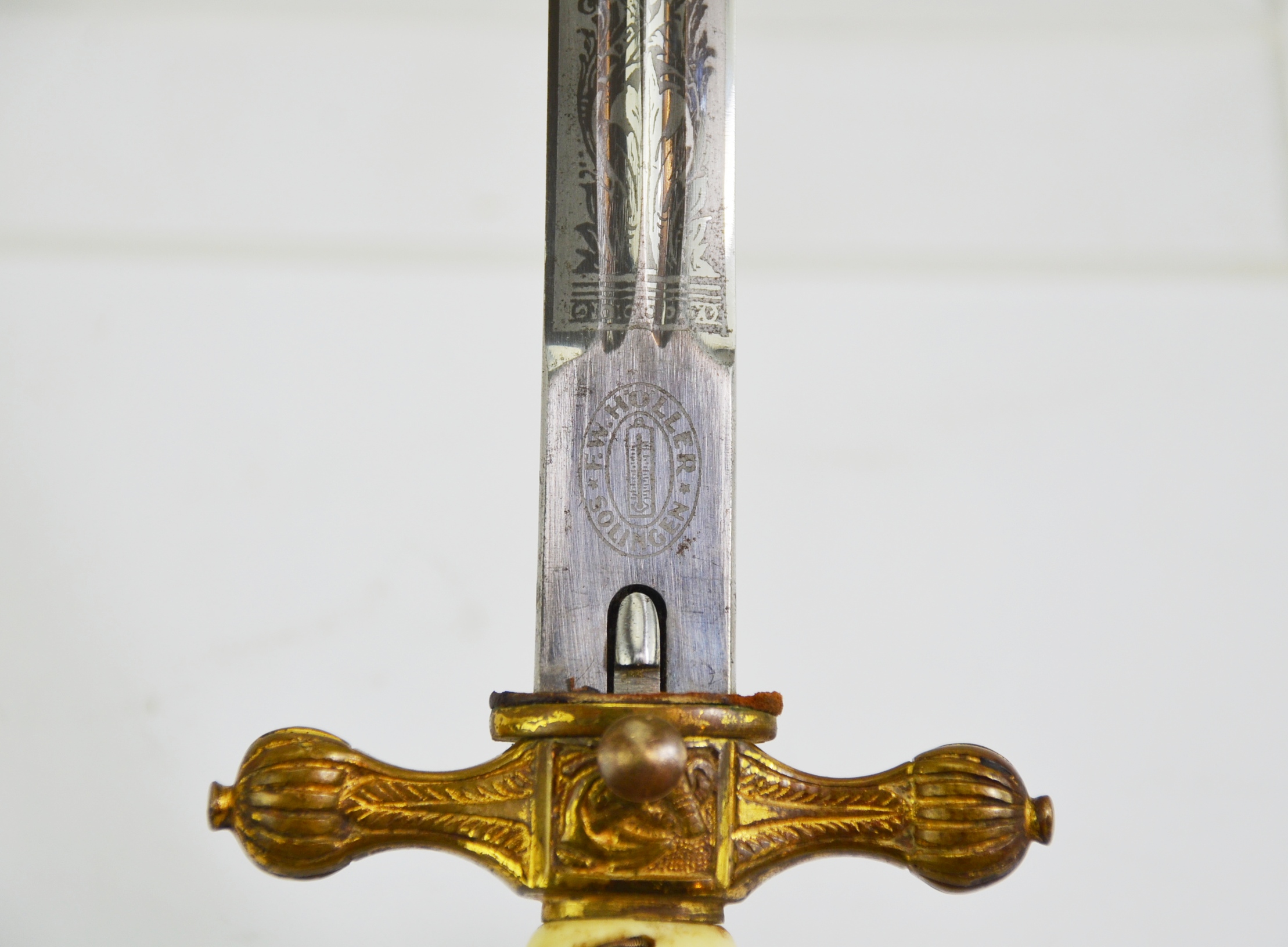 Original WW2 German Kriegsmarine Dagger and Hammered Scabbard - Image 12