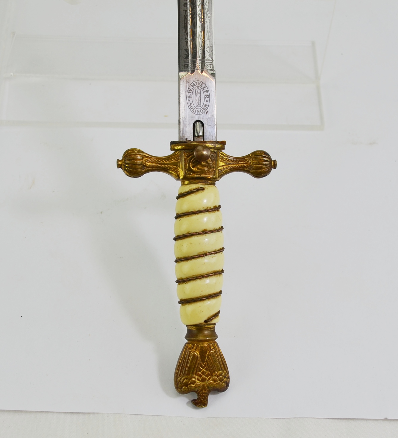 Original WW2 German Kriegsmarine Dagger and Hammered Scabbard - Image 14
