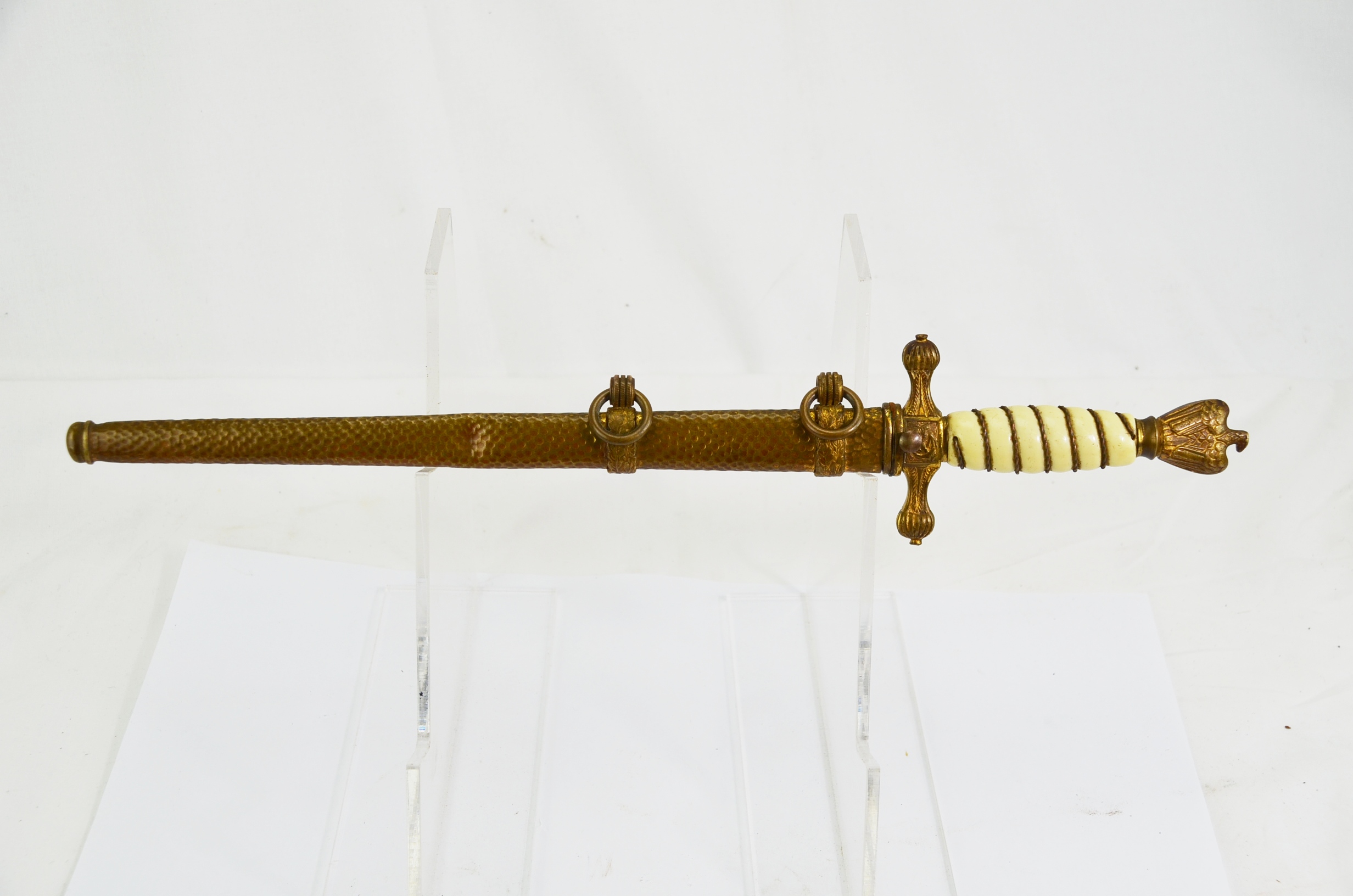 Original WW2 German Kriegsmarine Dagger and Hammered Scabbard - Image 3