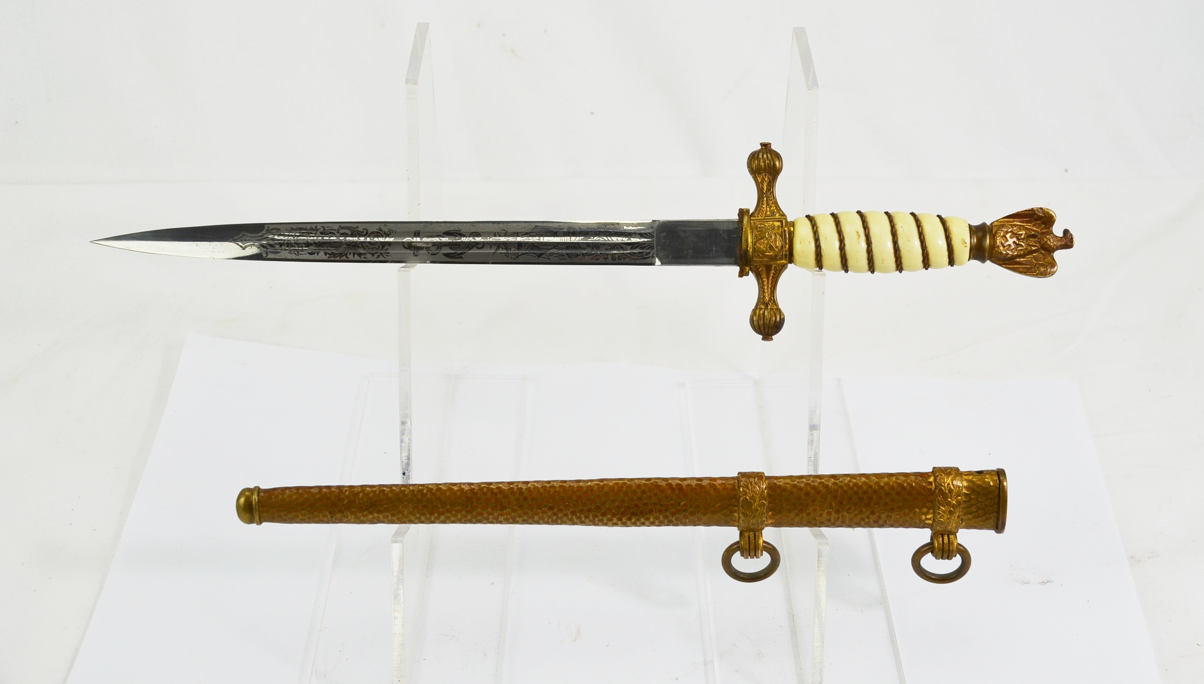 Original WW2 German Kriegsmarine Dagger and Hammered Scabbard