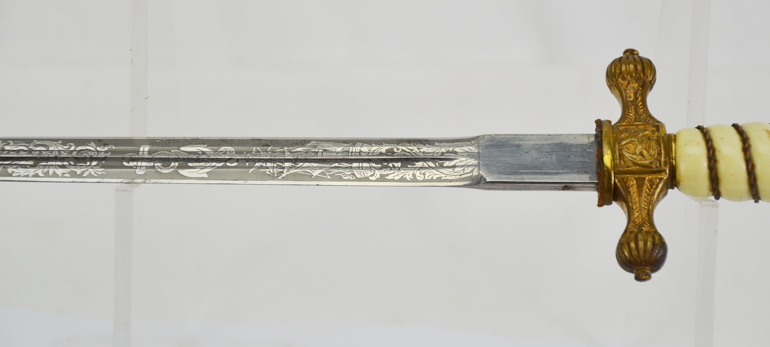 Original WW2 German Kriegsmarine Dagger and Hammered Scabbard - Image 5