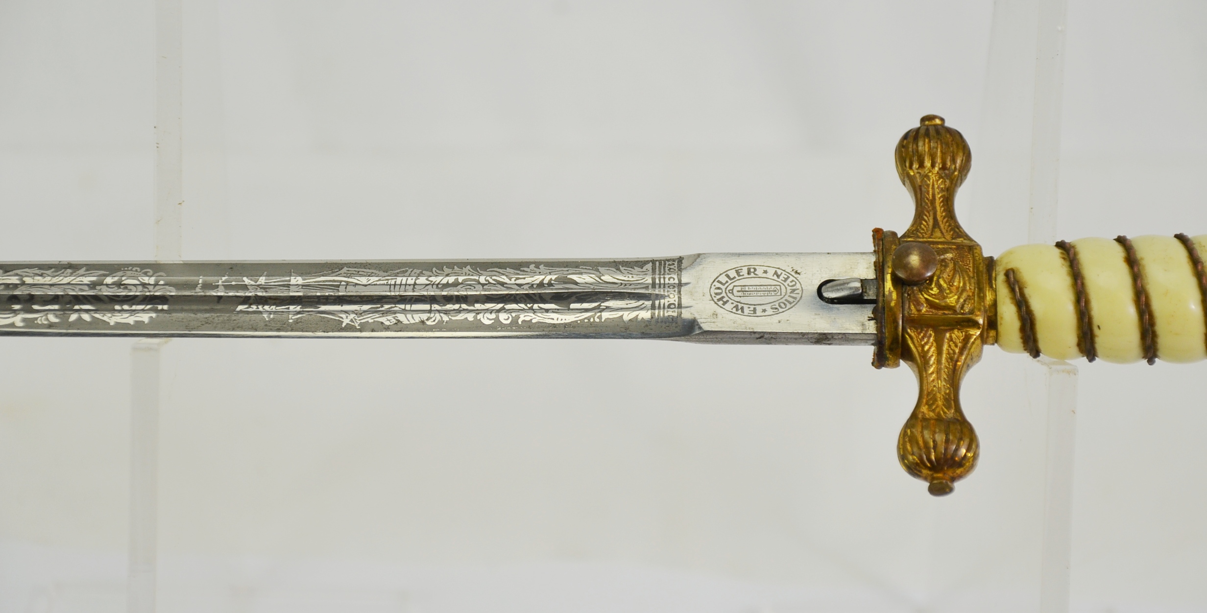 Original WW2 German Kriegsmarine Dagger and Hammered Scabbard - Image 7