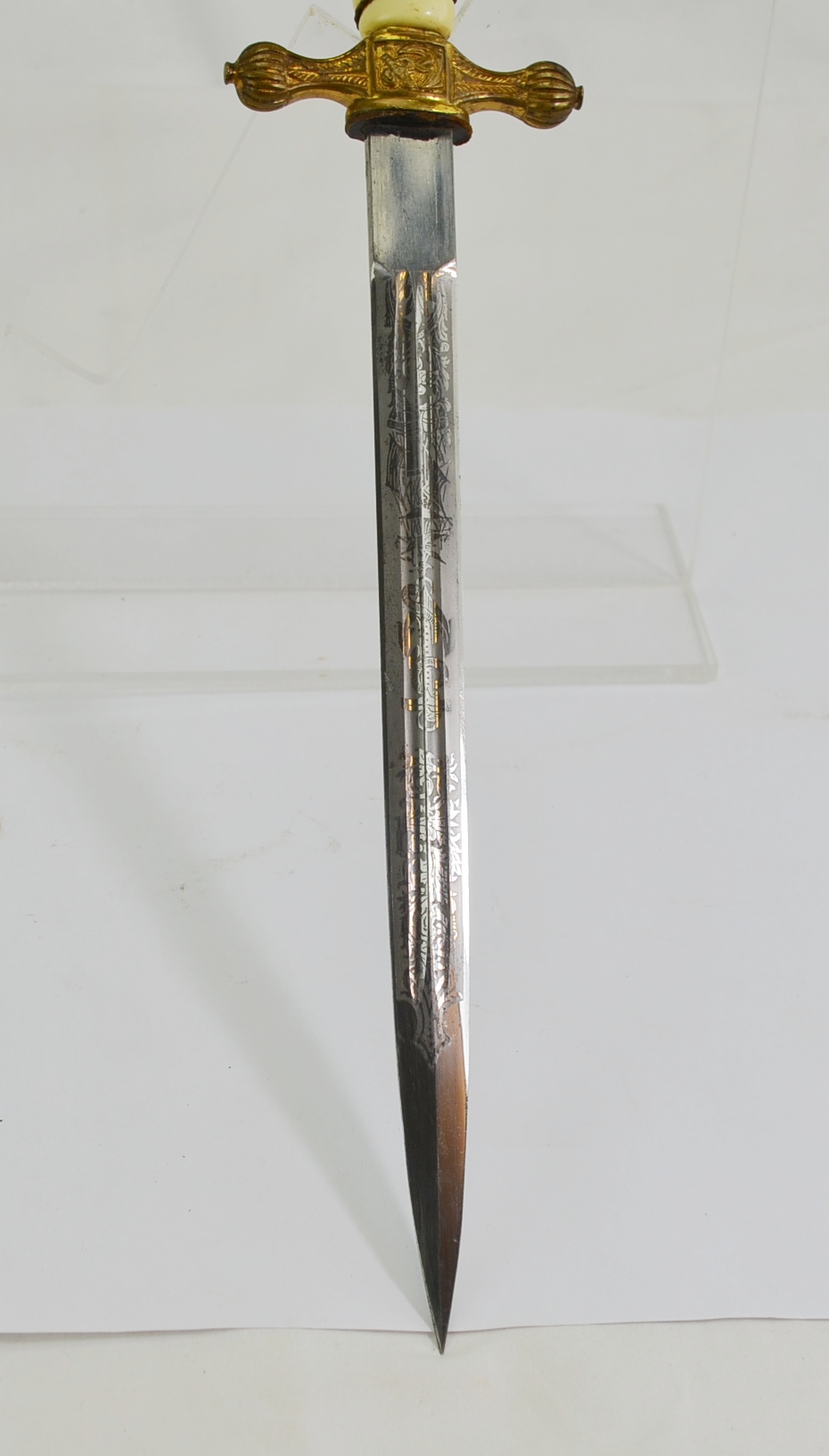 Original WW2 German Kriegsmarine Dagger and Hammered Scabbard - Image 8