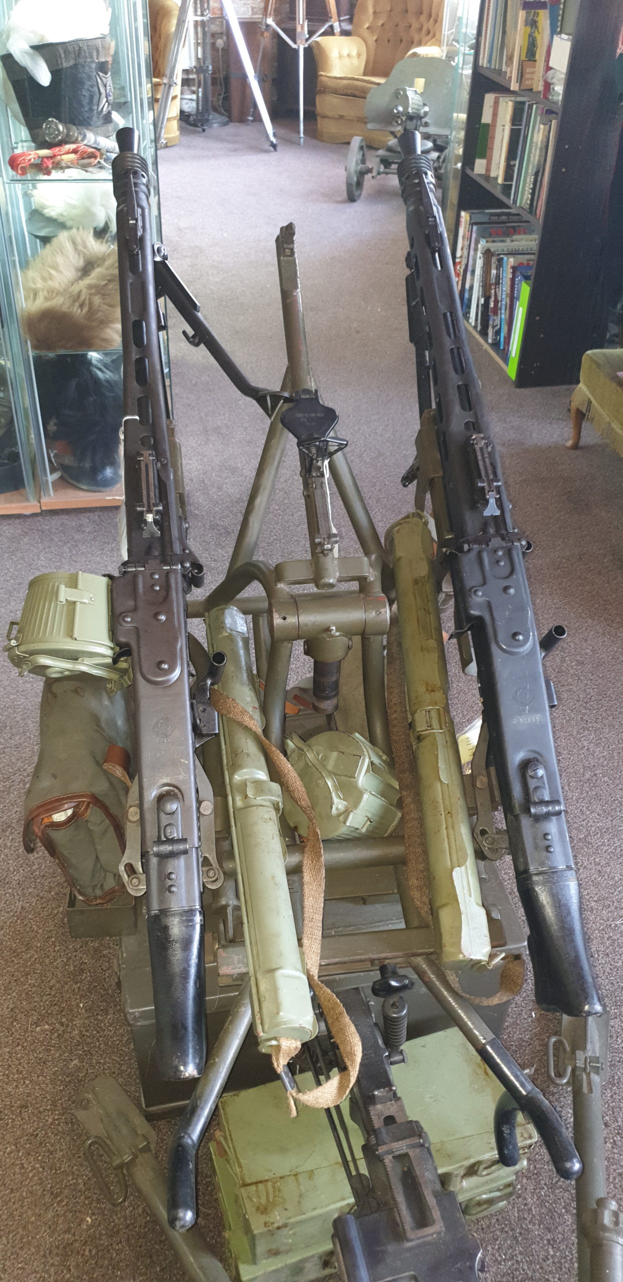 Post-War Yugoslav MG53 Machine Gun and Full Kit - Image 30