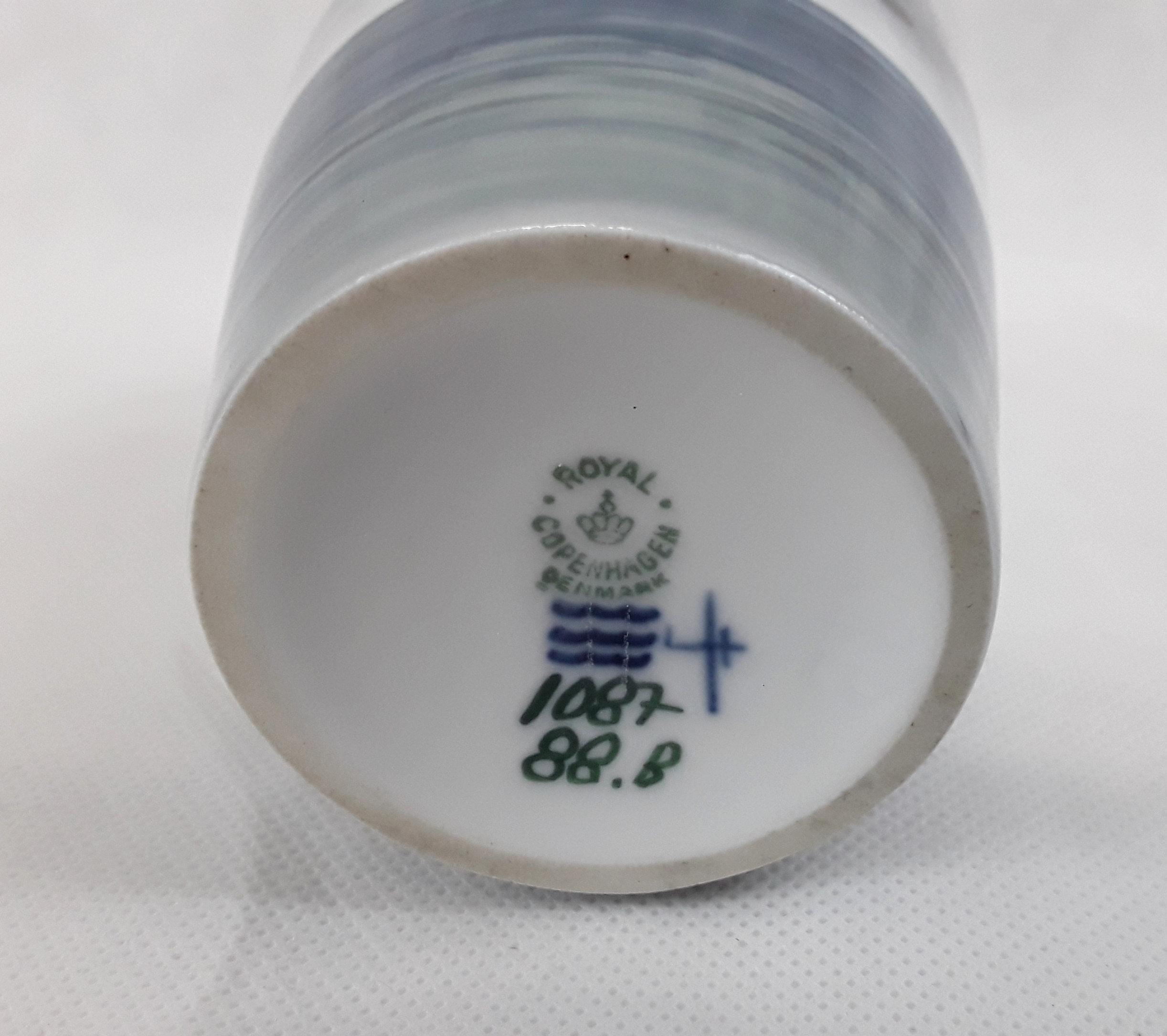 Small Hand Painted Royal Copenhagen Vase c1955 - Image 5