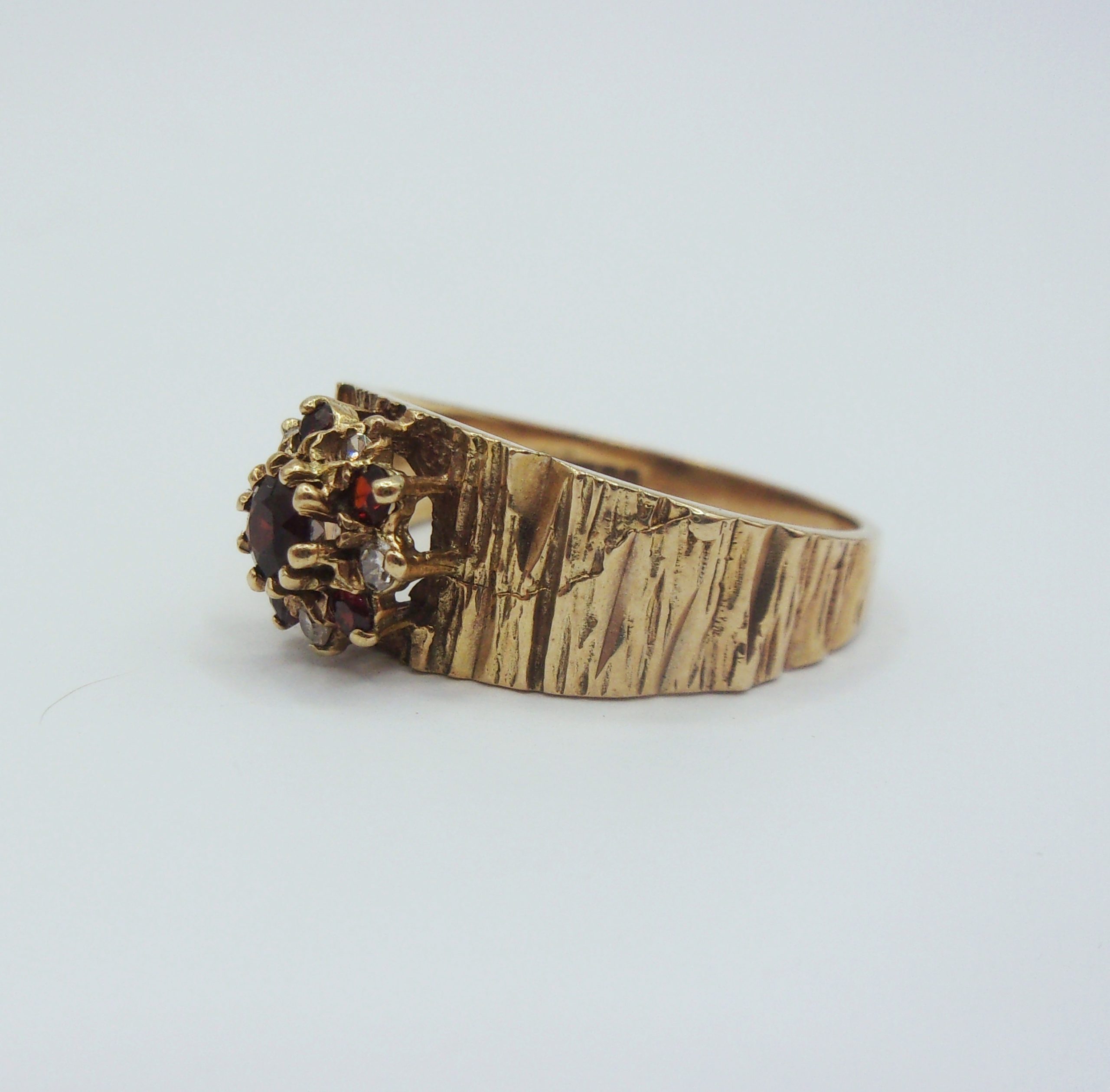 1971 Retro 9ct Gold Garnet & Diamond Bark Effect Ring UK Size R US 8 ¾ - Image 2