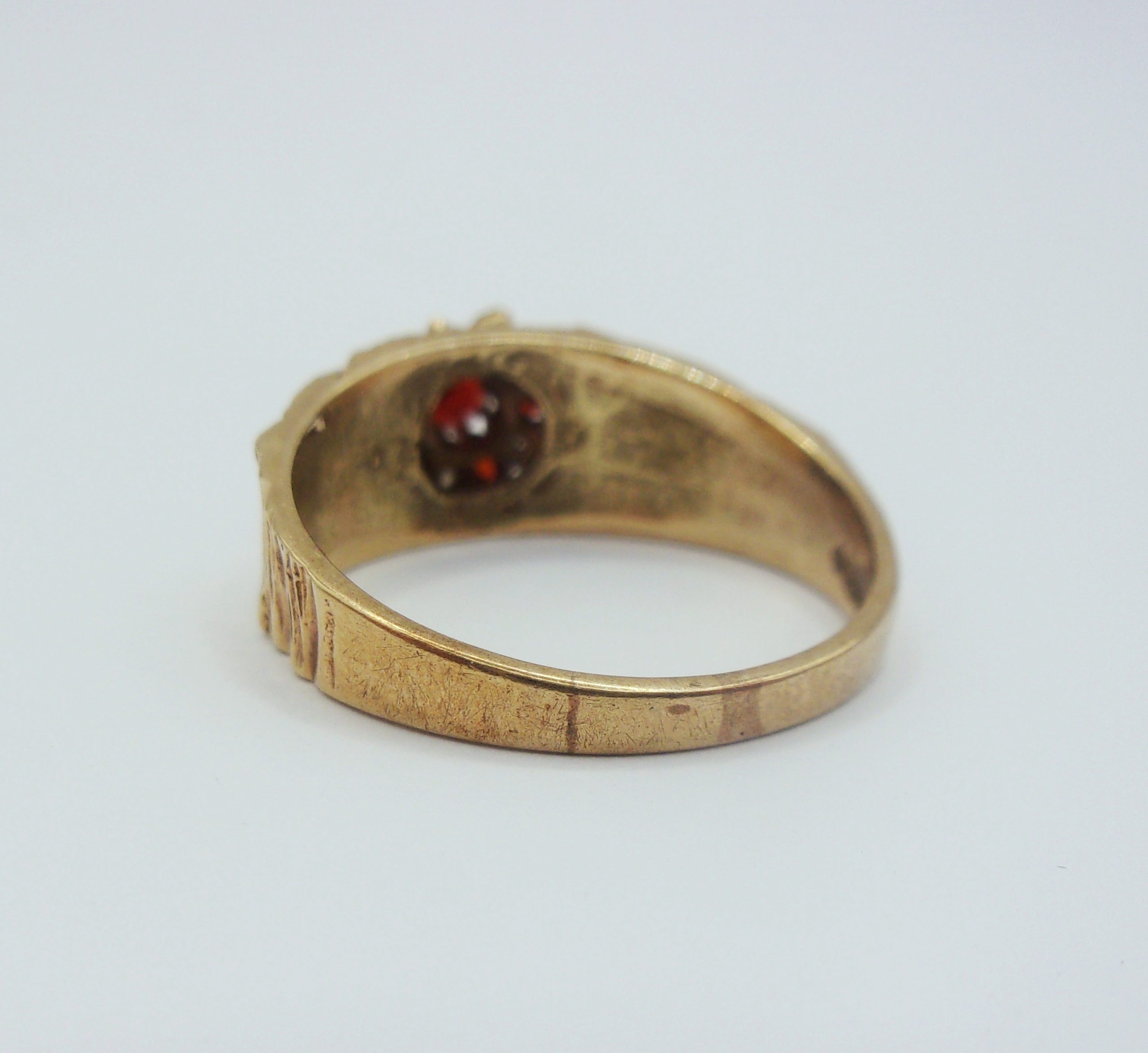 1971 Retro 9ct Gold Garnet & Diamond Bark Effect Ring UK Size R US 8 ¾ - Image 3
