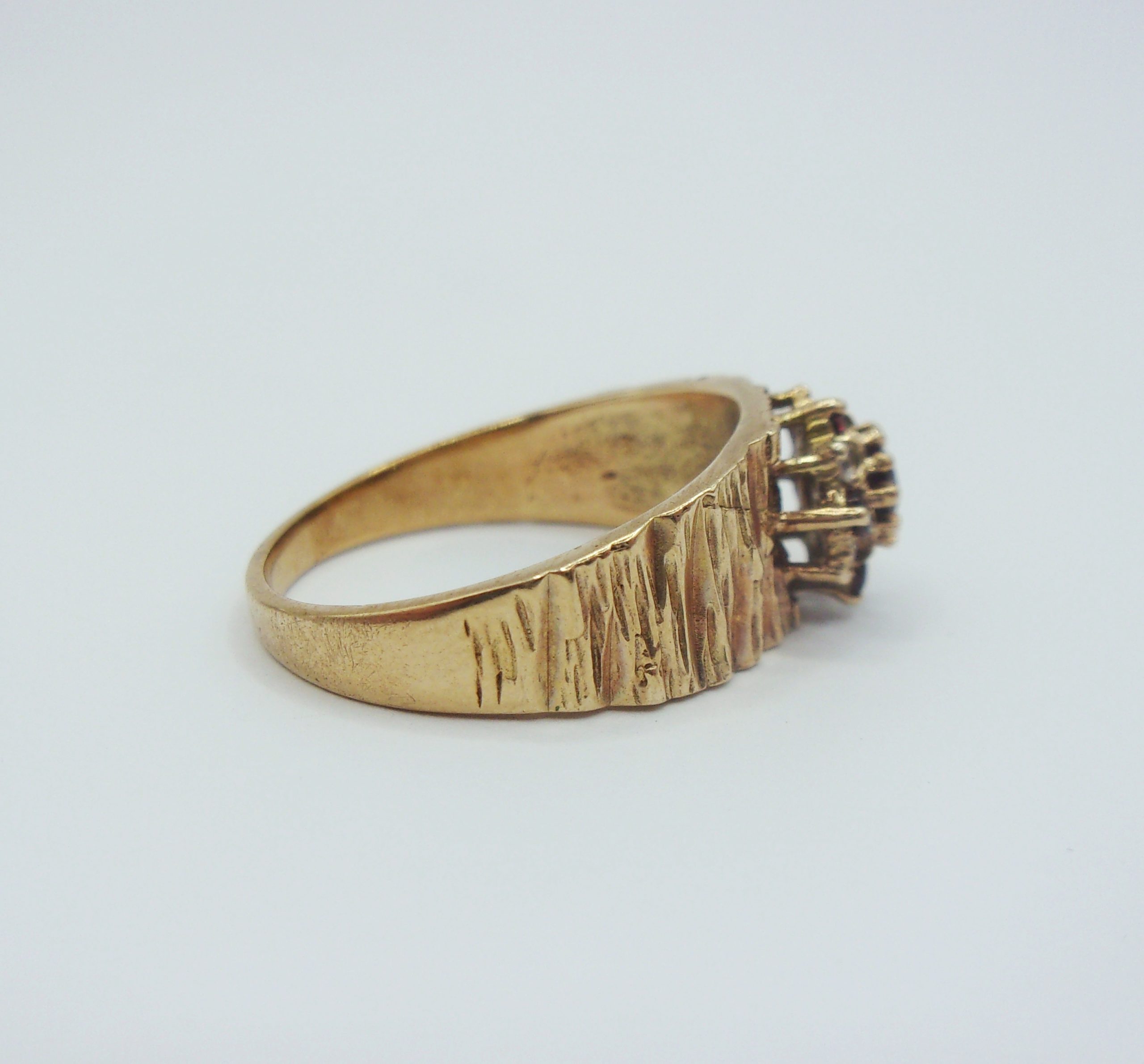 1971 Retro 9ct Gold Garnet & Diamond Bark Effect Ring UK Size R US 8 ¾ - Image 4