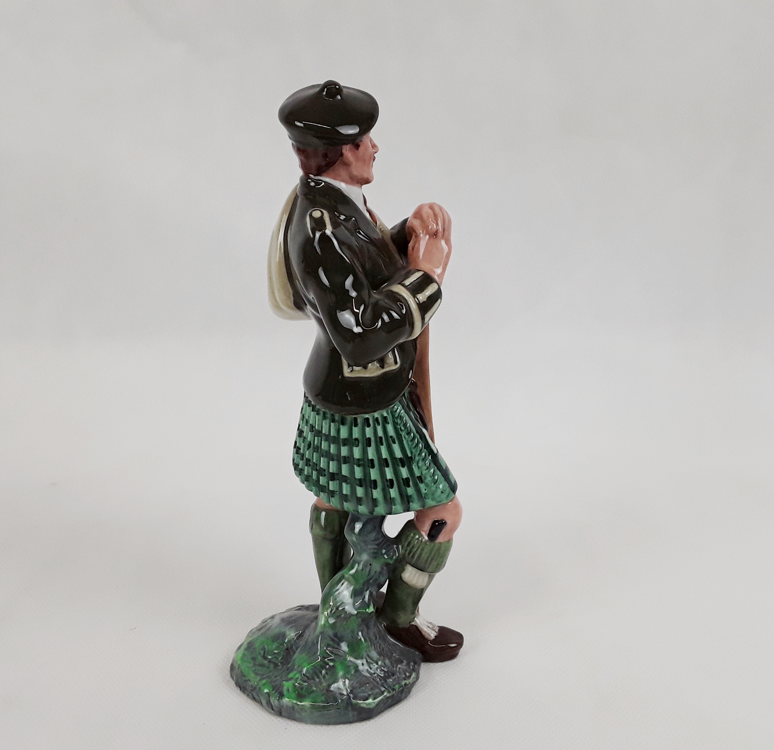 Royal Doulton Figurine The Laird HN2361 - Image 3